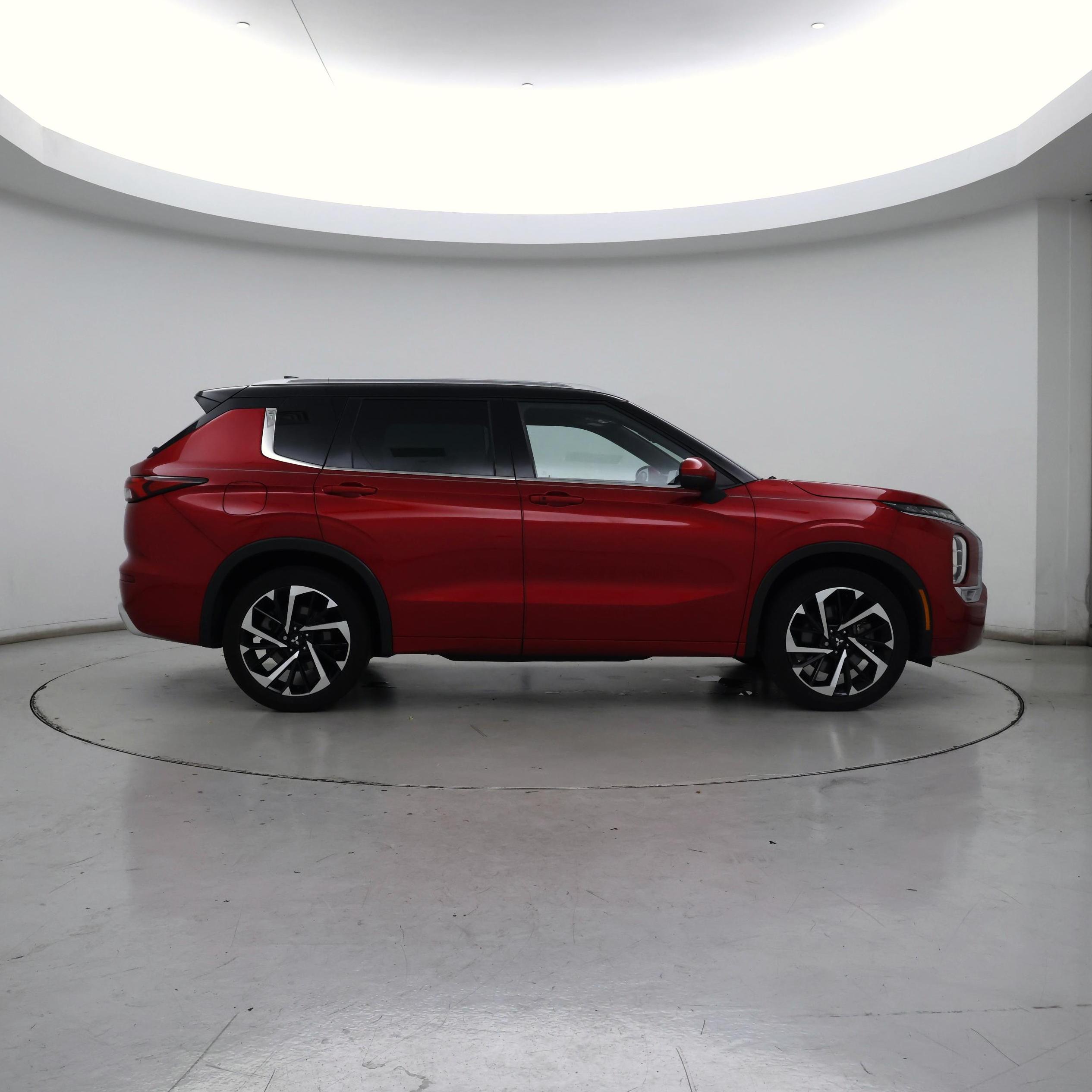 Thumbnail: 2023 Mitsubishi Outlander - 7