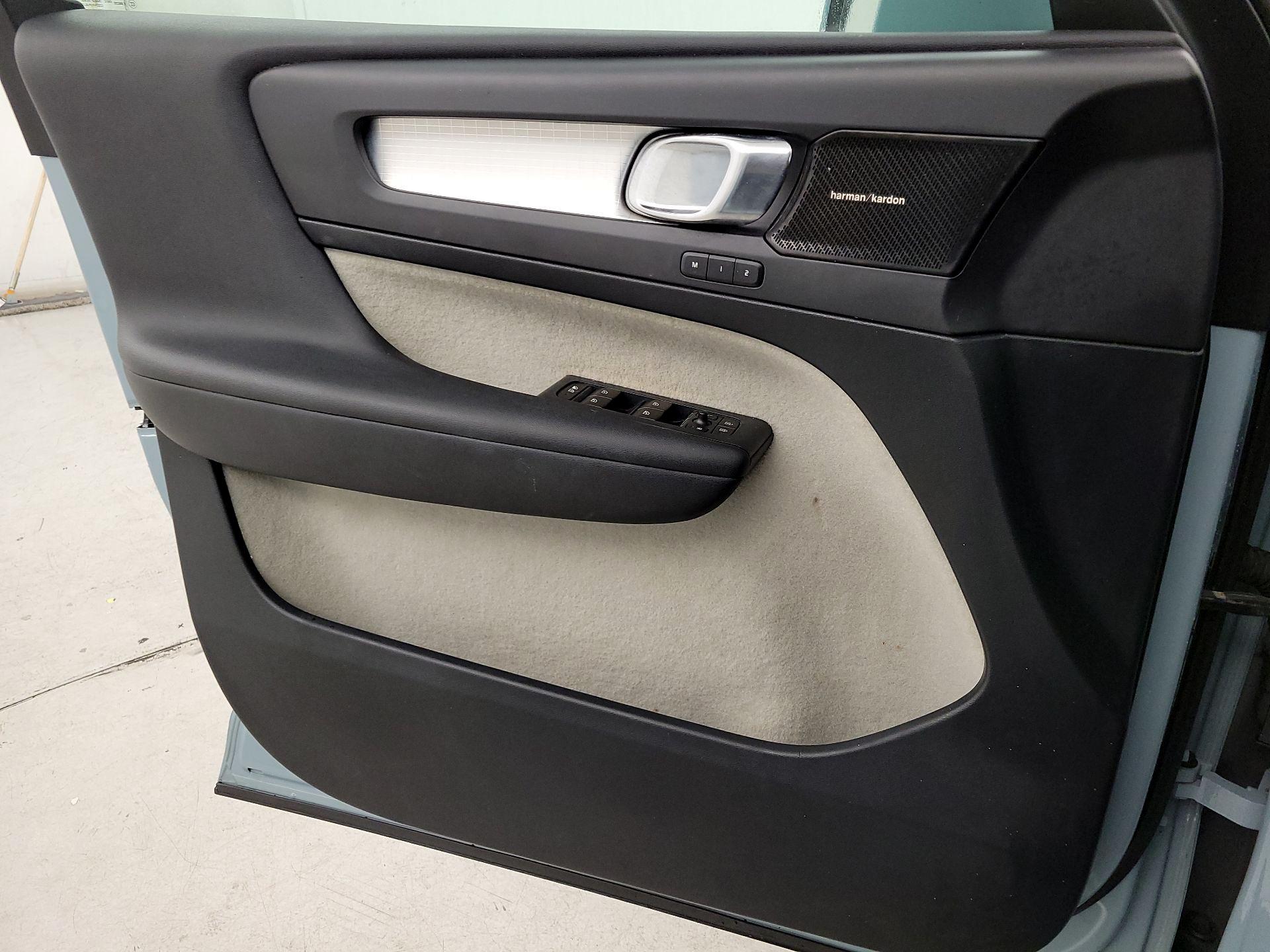 Thumbnail: 2019 Volvo XC40 - 12