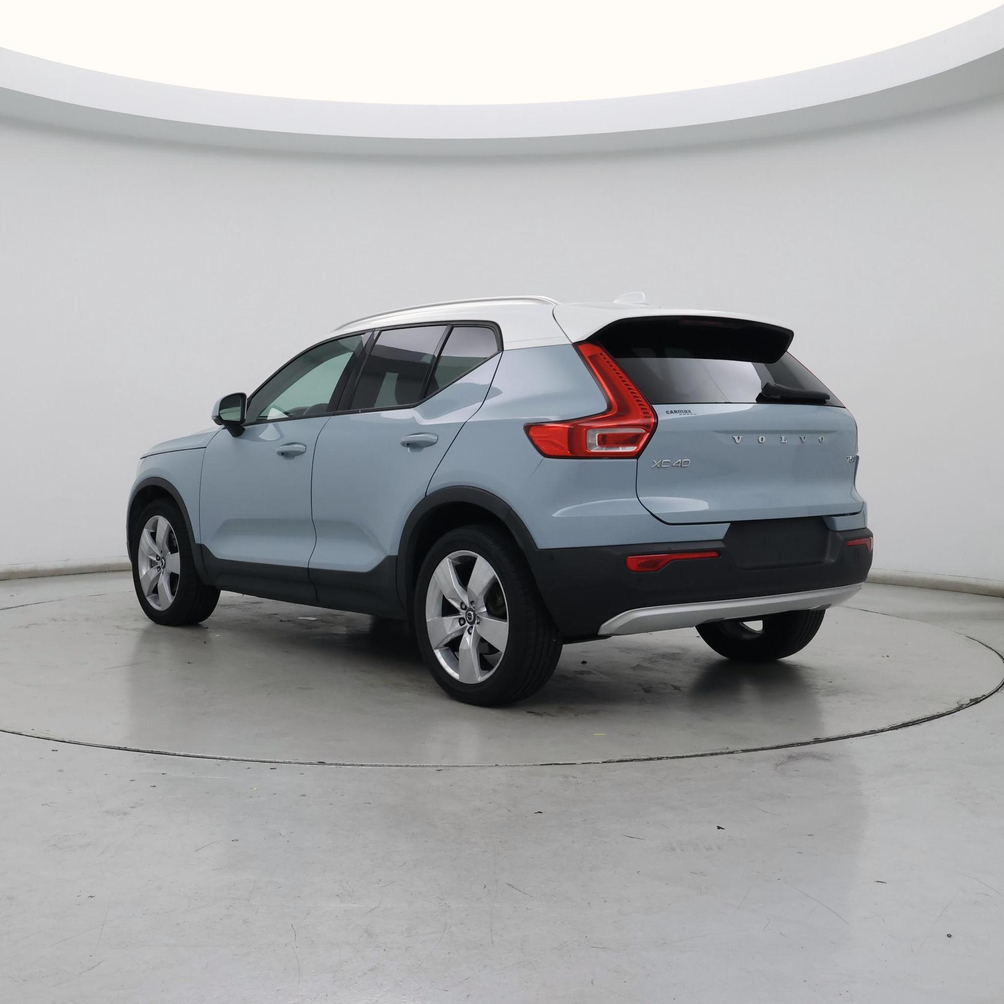 Thumbnail: 2019 Volvo XC40 - 2