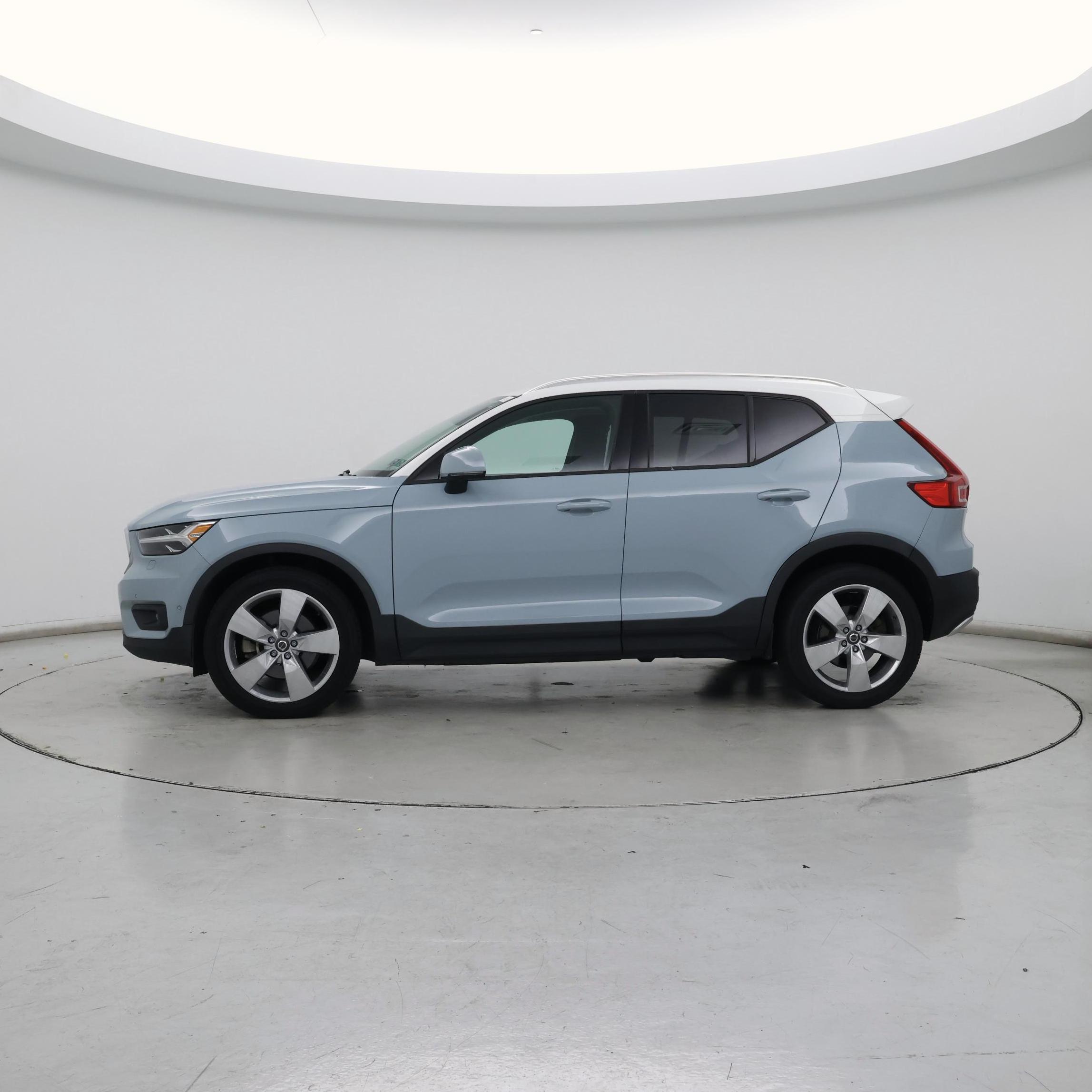 Thumbnail: 2019 Volvo XC40 - 3