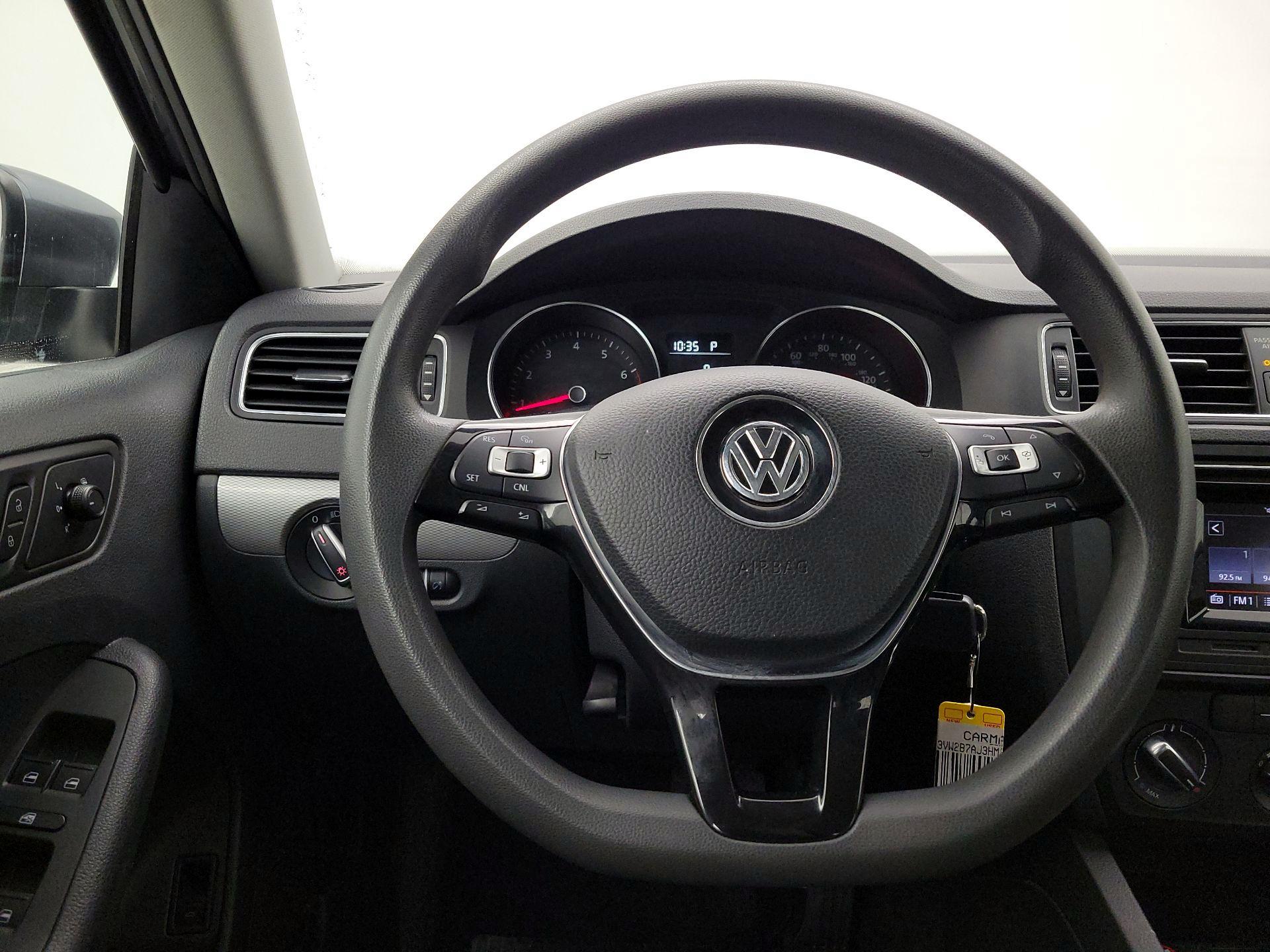 Thumbnail: 2017 Volkswagen Jetta - 10