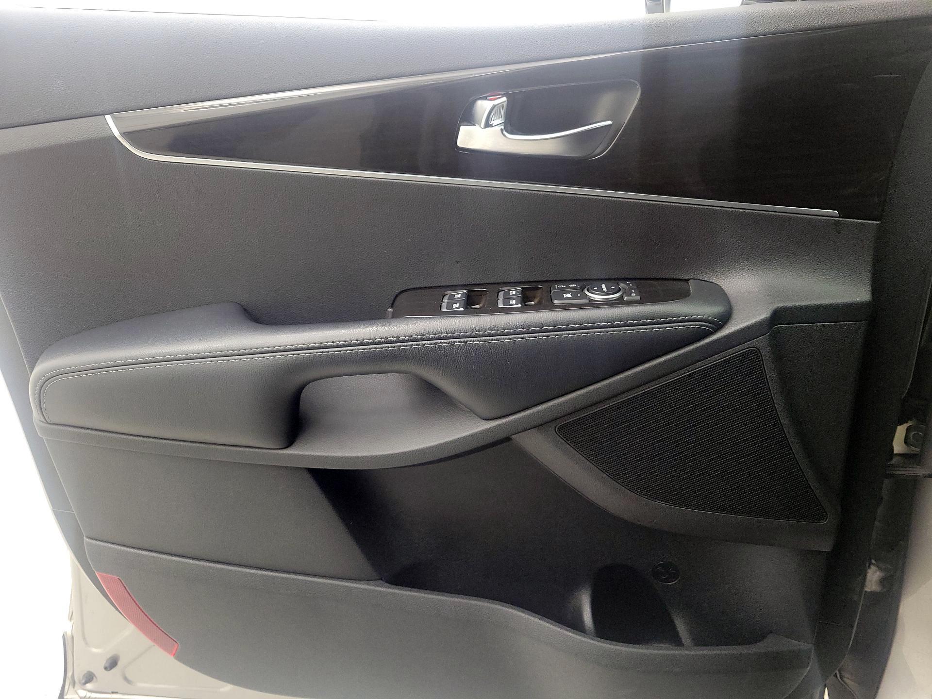 Thumbnail: 2019 Kia Sorento - 12