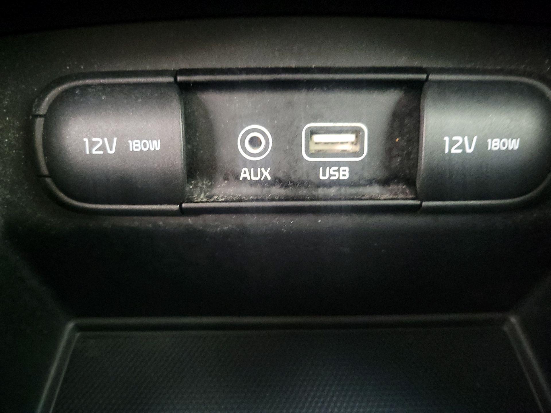 Thumbnail: 2019 Kia Sorento - 18