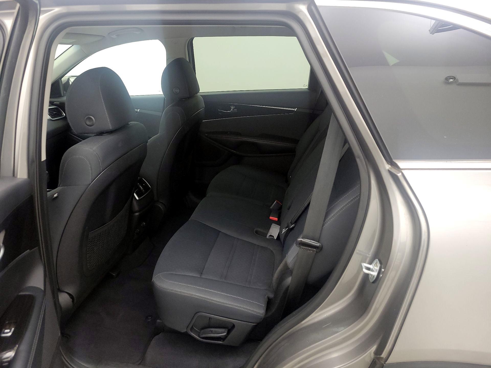 Thumbnail: 2019 Kia Sorento - 19