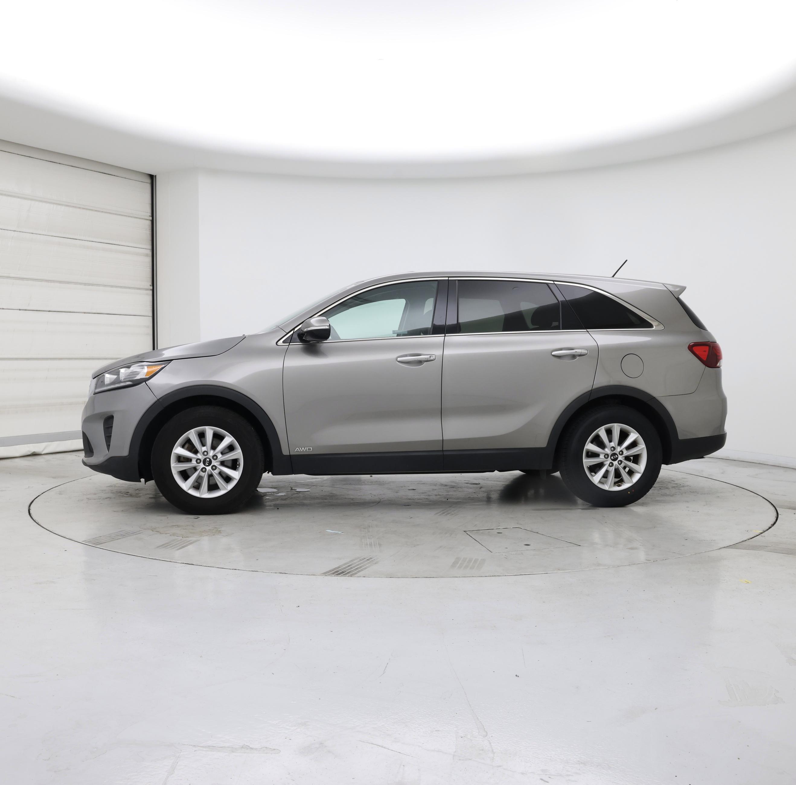 Thumbnail: 2019 Kia Sorento - 3