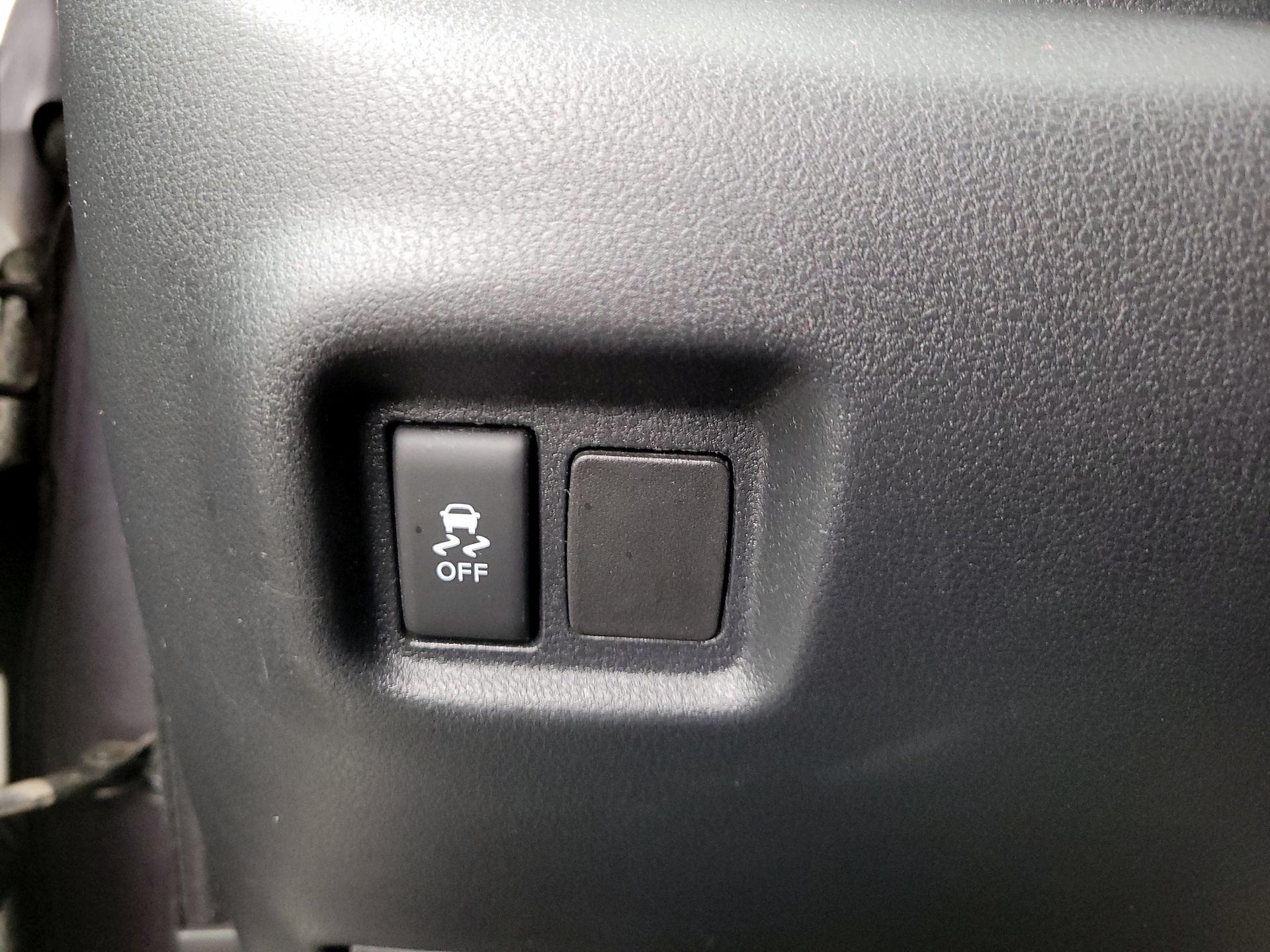 Thumbnail: 2015 Nissan Versa - 13