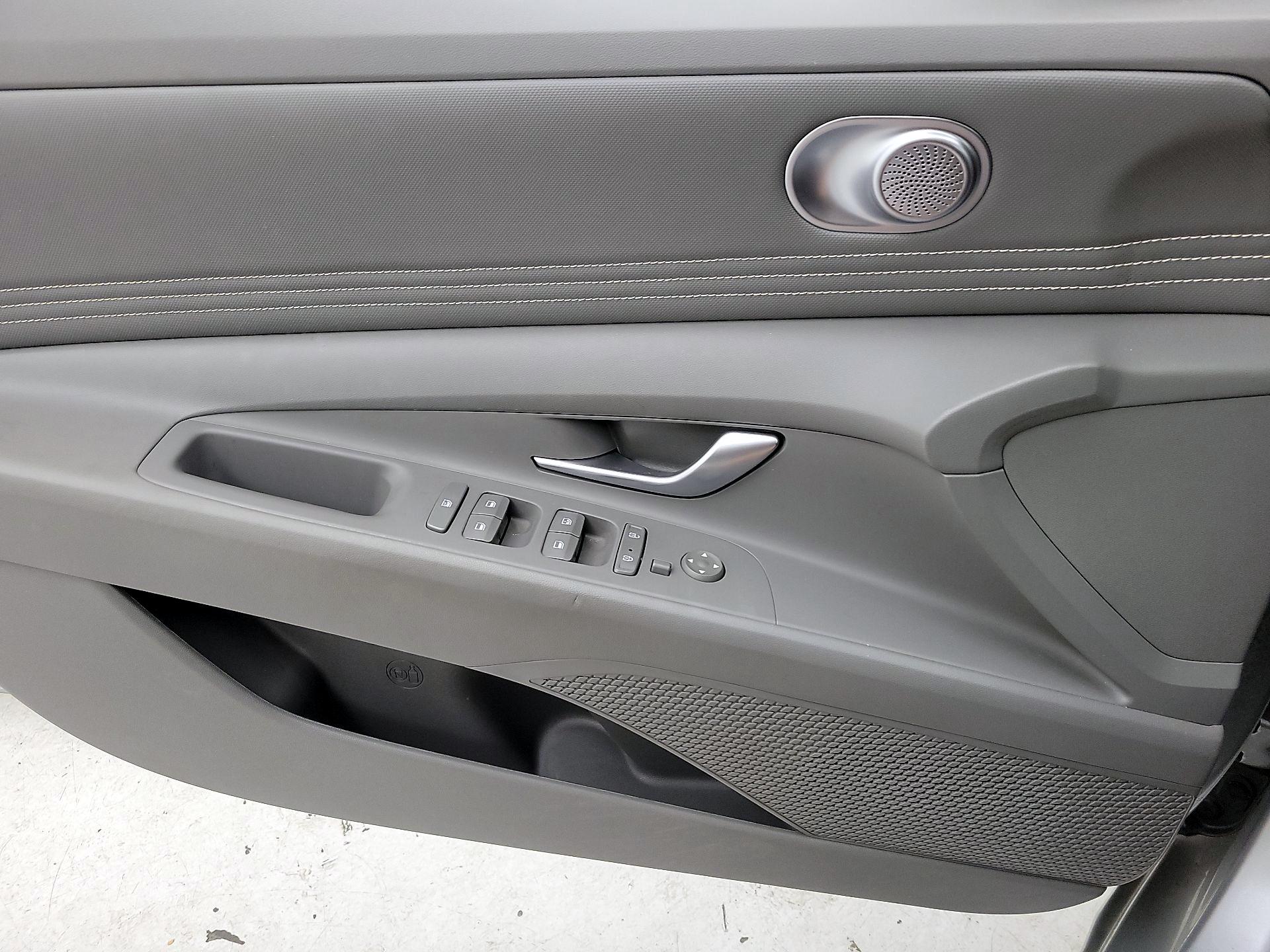 Thumbnail: 2023 Hyundai Elantra - 12