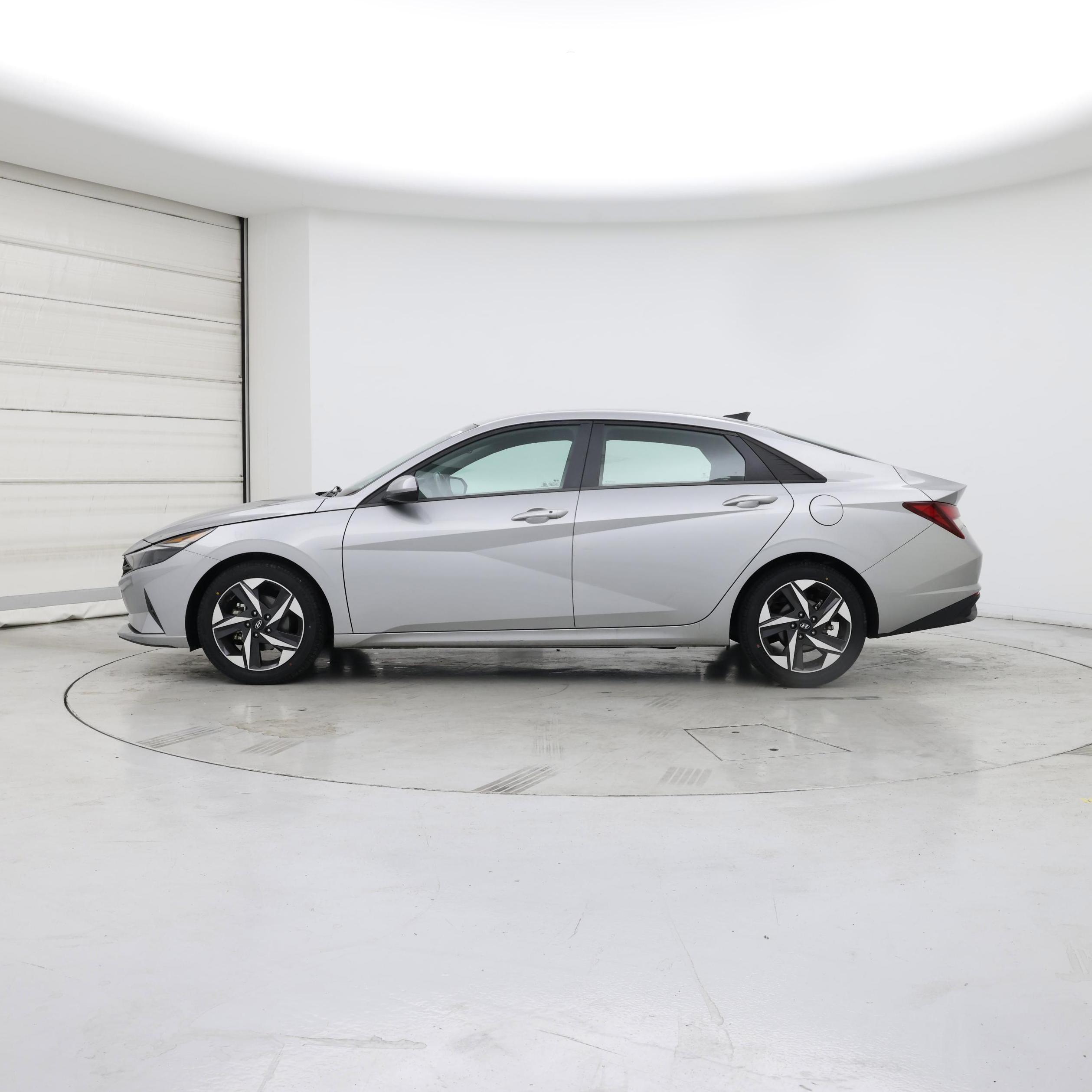 Thumbnail: 2023 Hyundai Elantra - 3