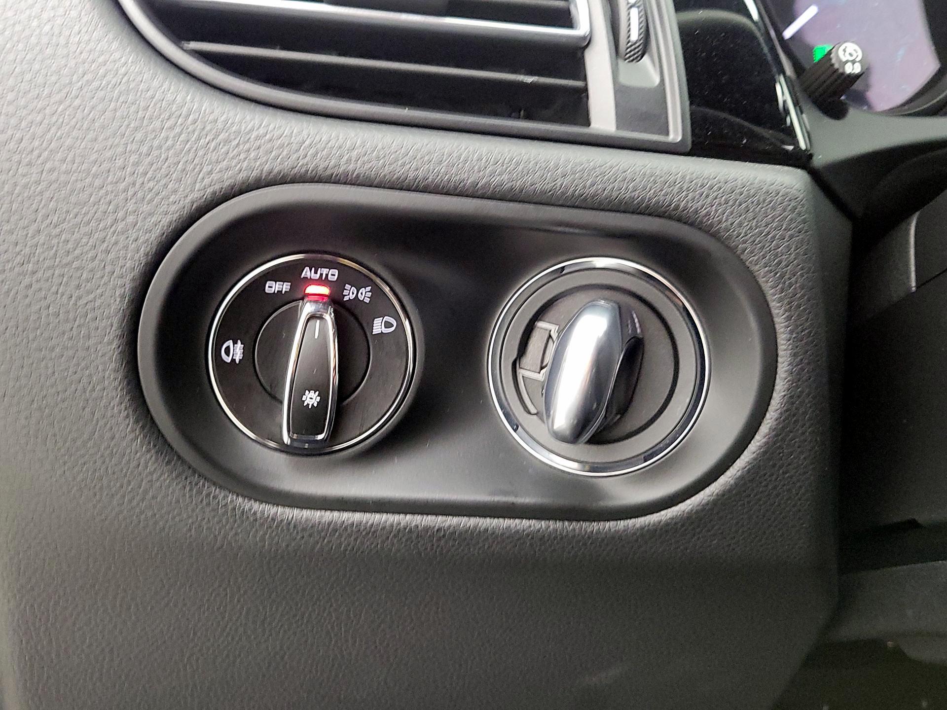 Thumbnail: 2022 Porsche Macan - 13