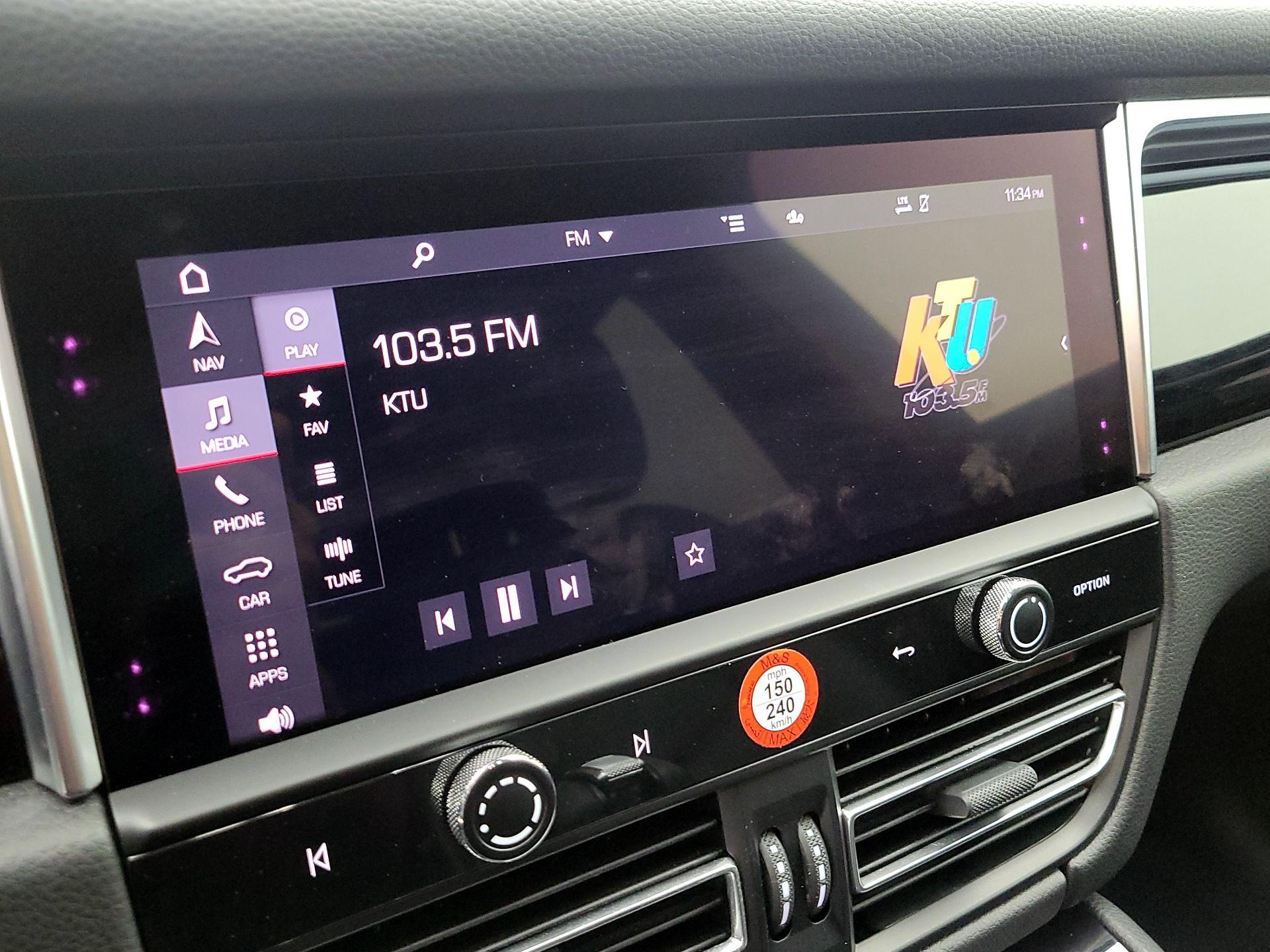 Thumbnail: 2022 Porsche Macan - 16