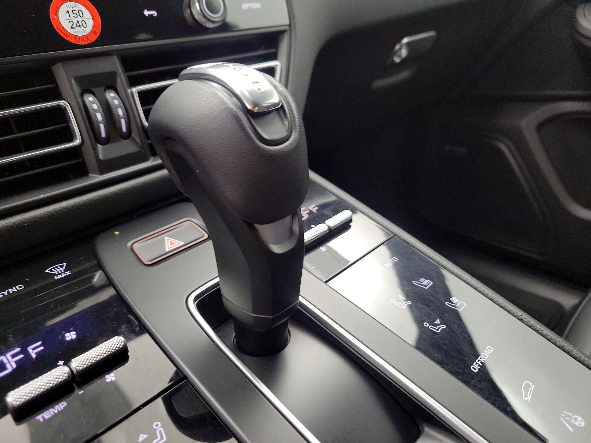 Thumbnail: 2022 Porsche Macan - 18