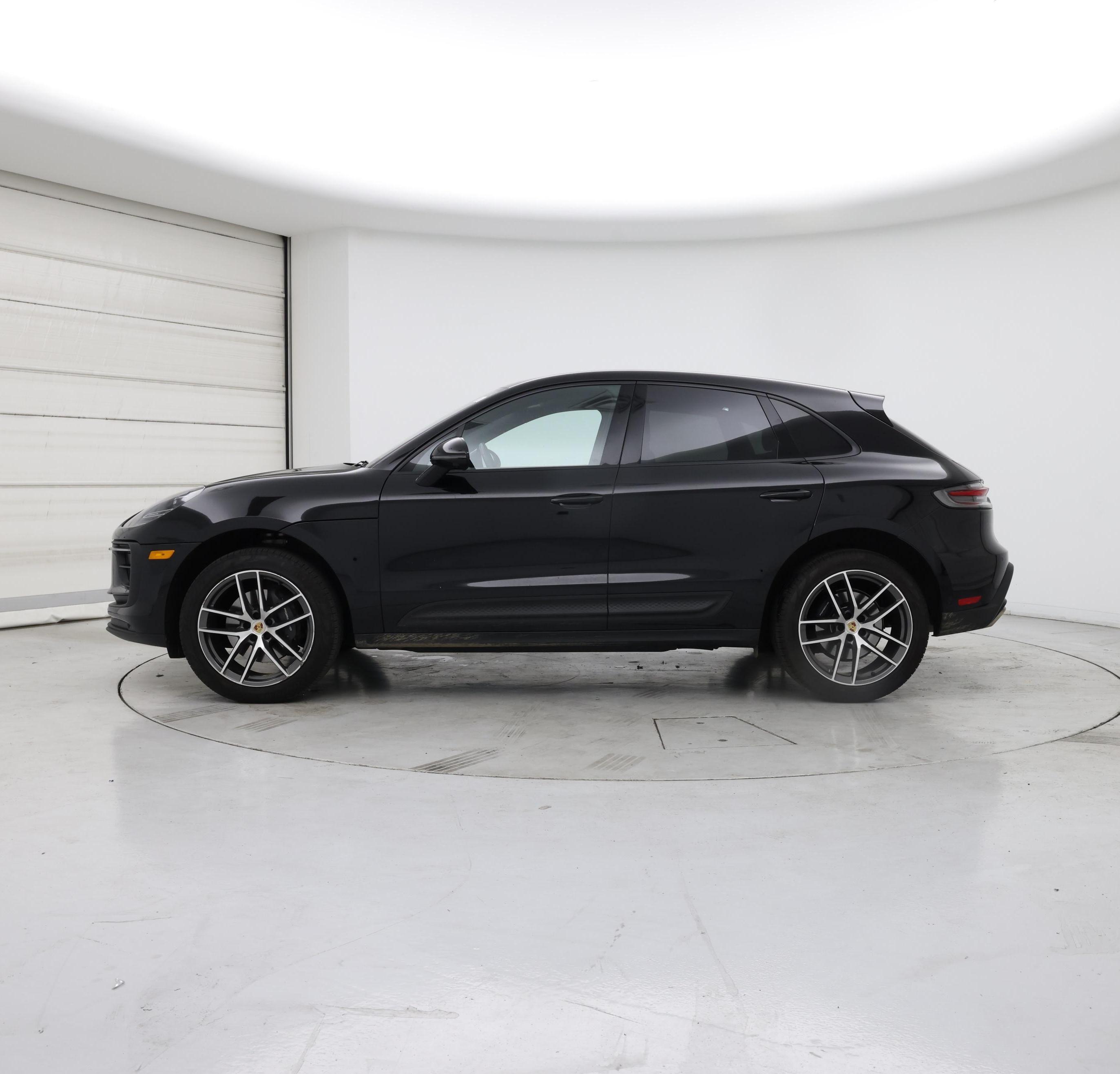 Thumbnail: 2022 Porsche Macan - 3