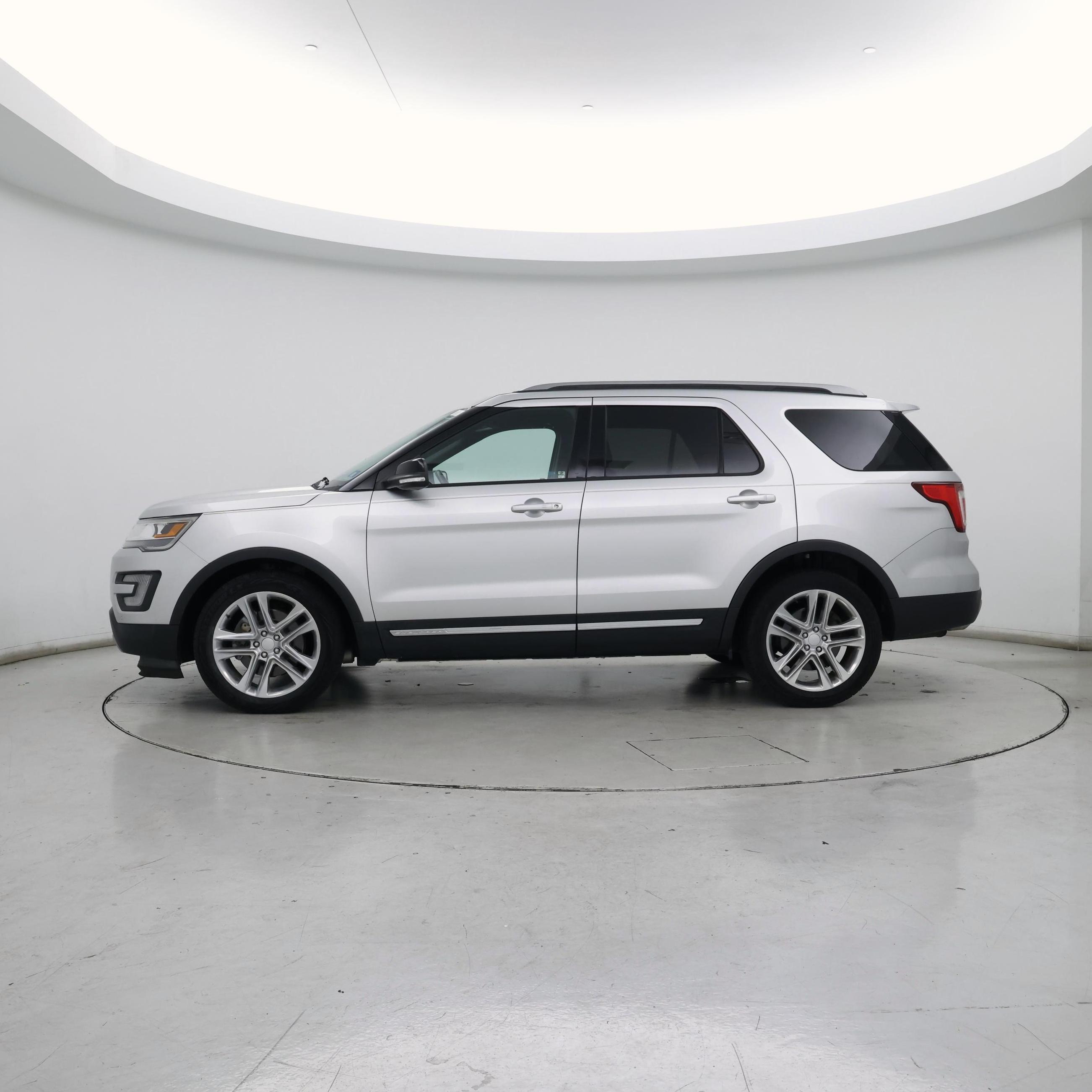 Thumbnail: 2017 Ford Explorer - 3