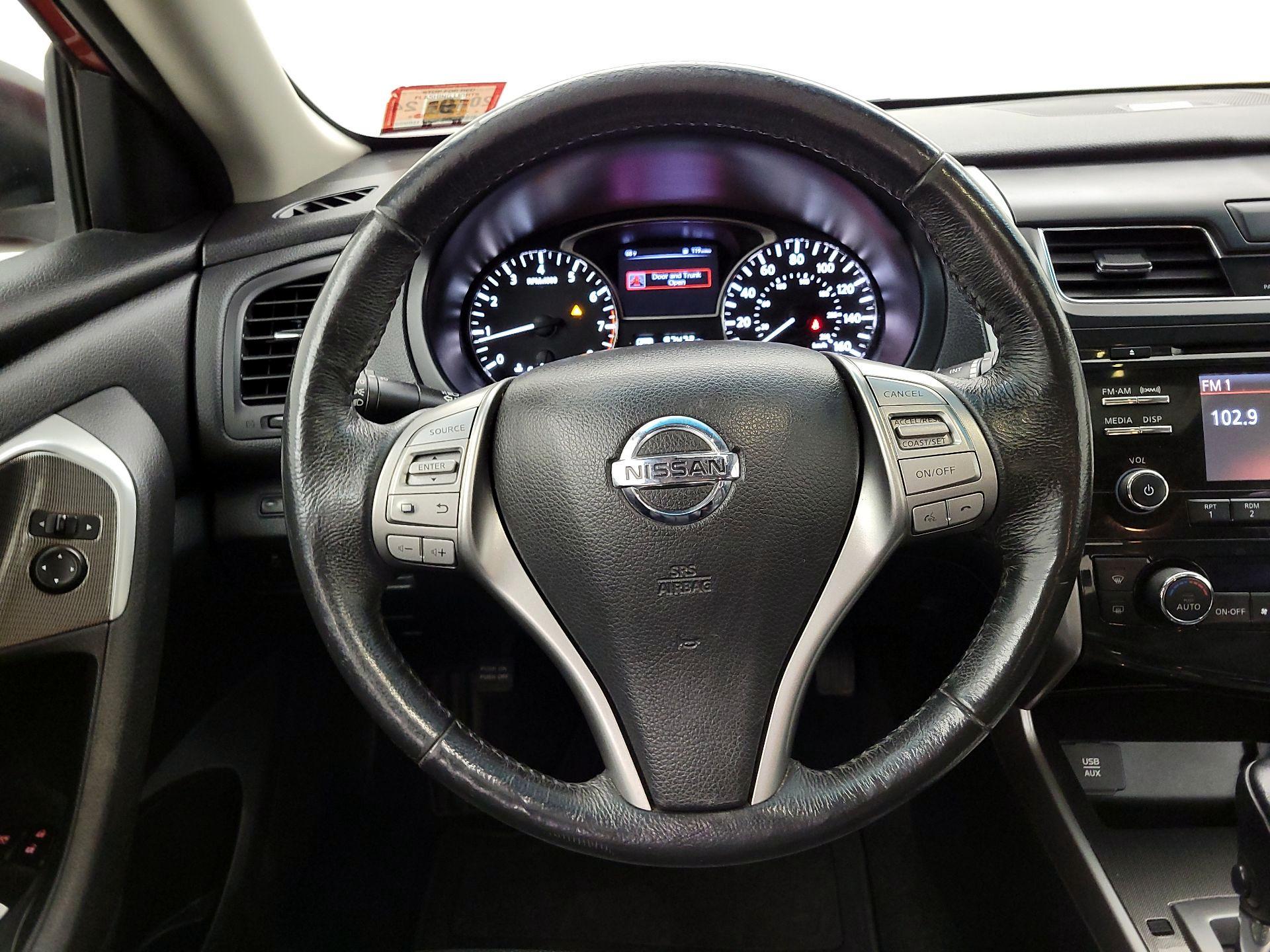 Thumbnail: 2015 Nissan Altima - 10