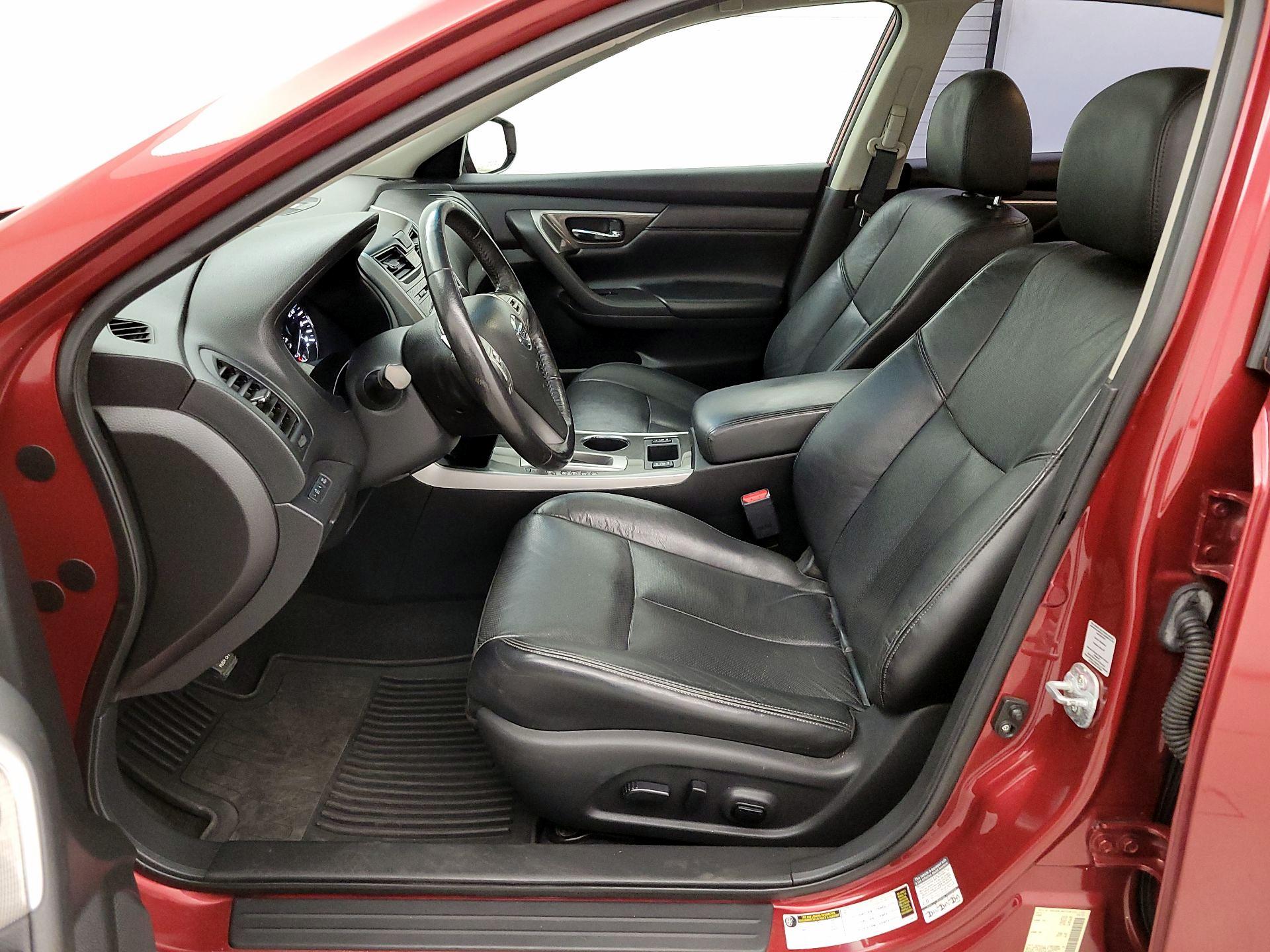Thumbnail: 2015 Nissan Altima - 11