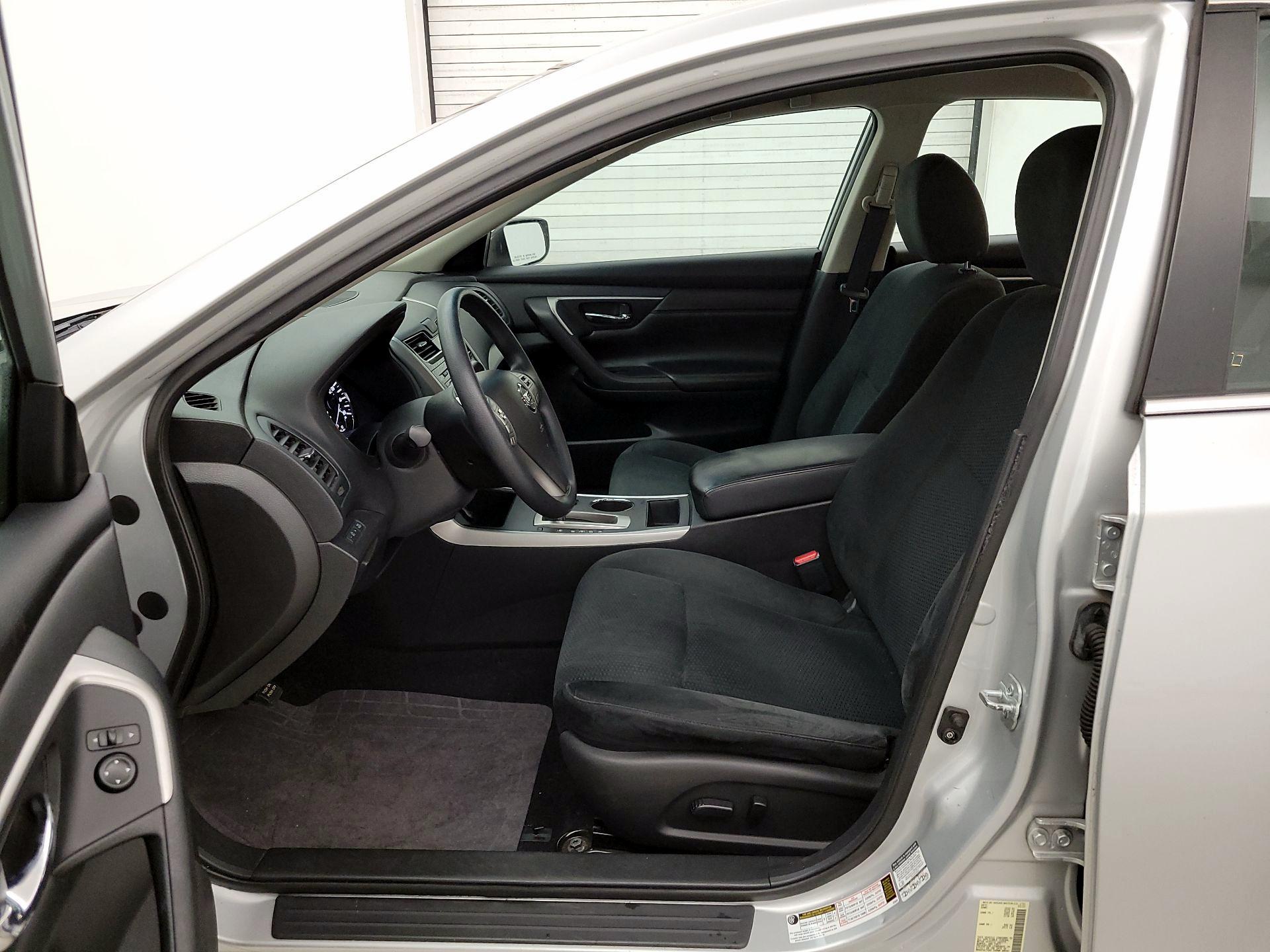 Thumbnail: 2015 Nissan Altima - 11
