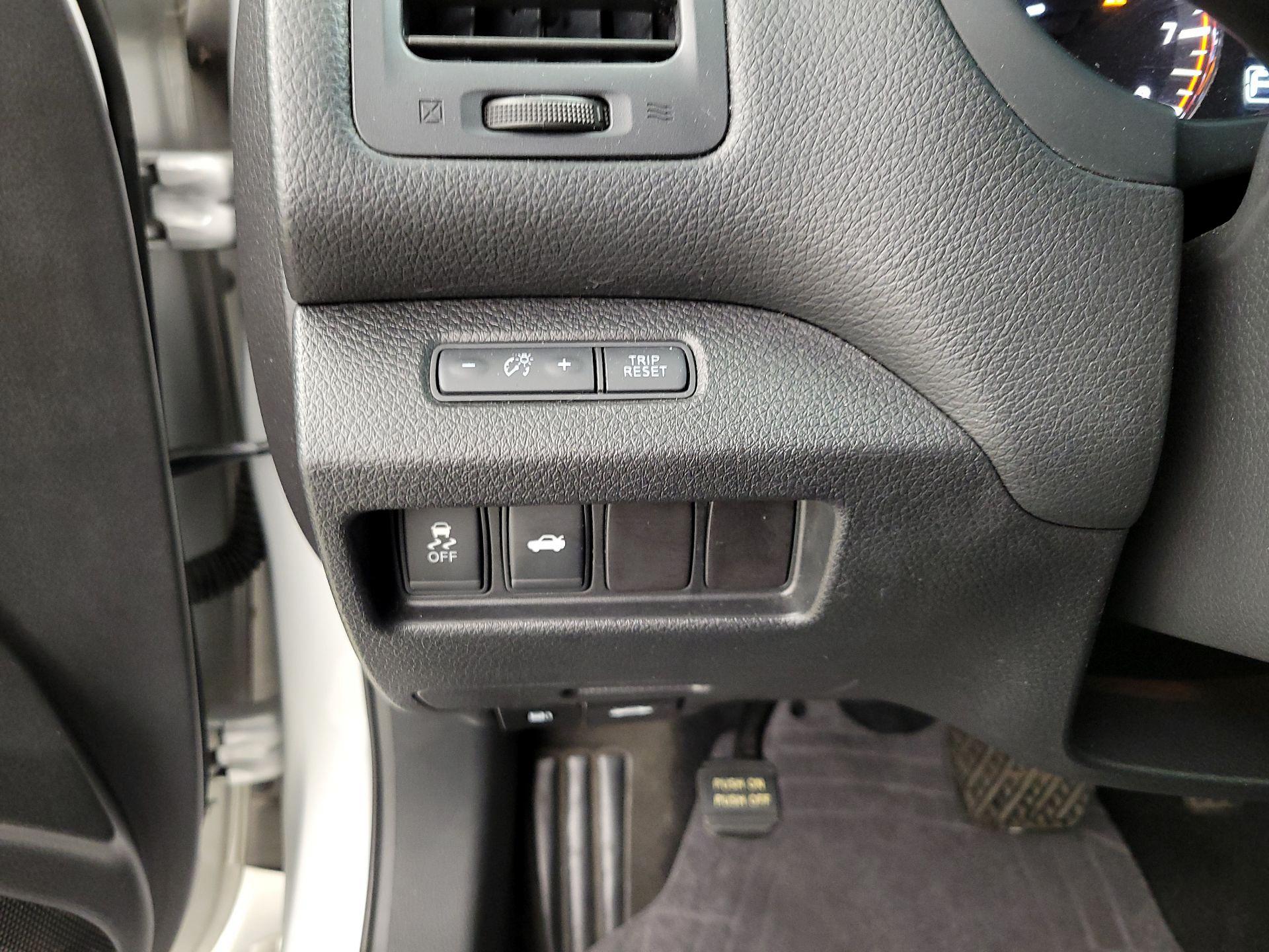 Thumbnail: 2015 Nissan Altima - 13