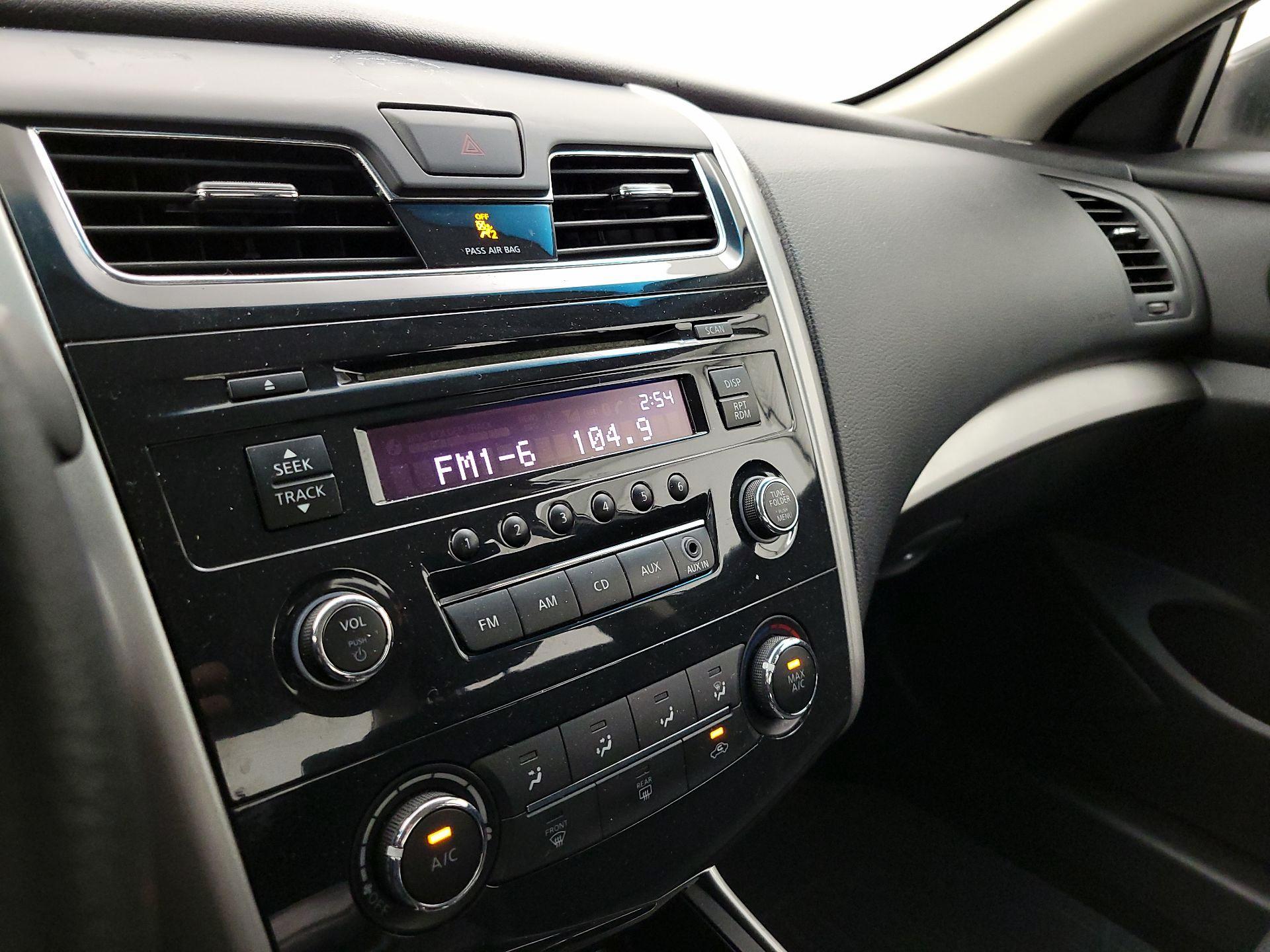 Thumbnail: 2015 Nissan Altima - 14