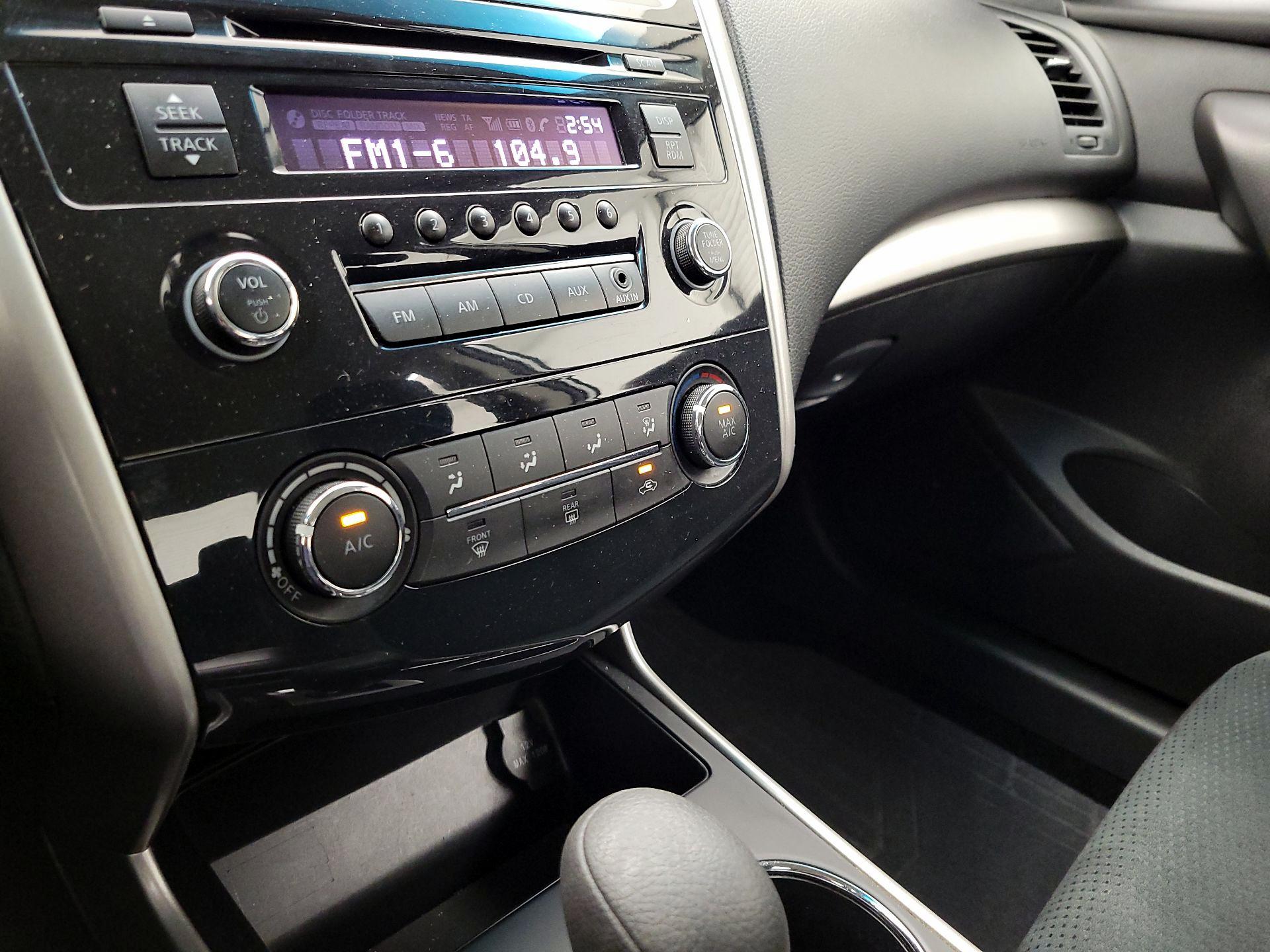 Thumbnail: 2015 Nissan Altima - 15