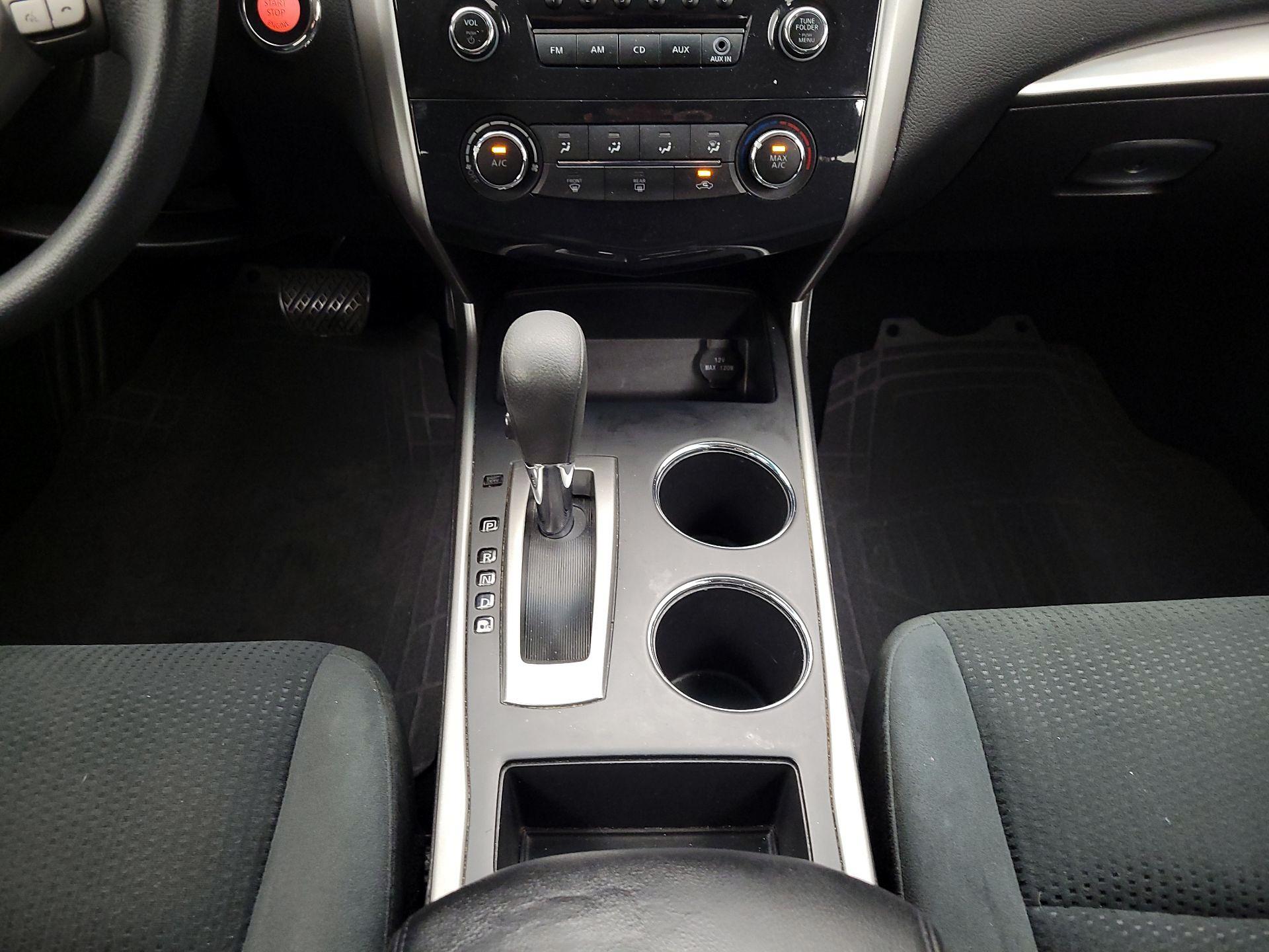 Thumbnail: 2015 Nissan Altima - 16