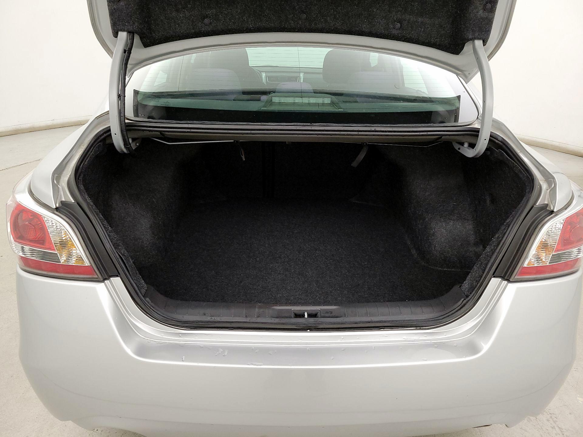 Thumbnail: 2015 Nissan Altima - 18