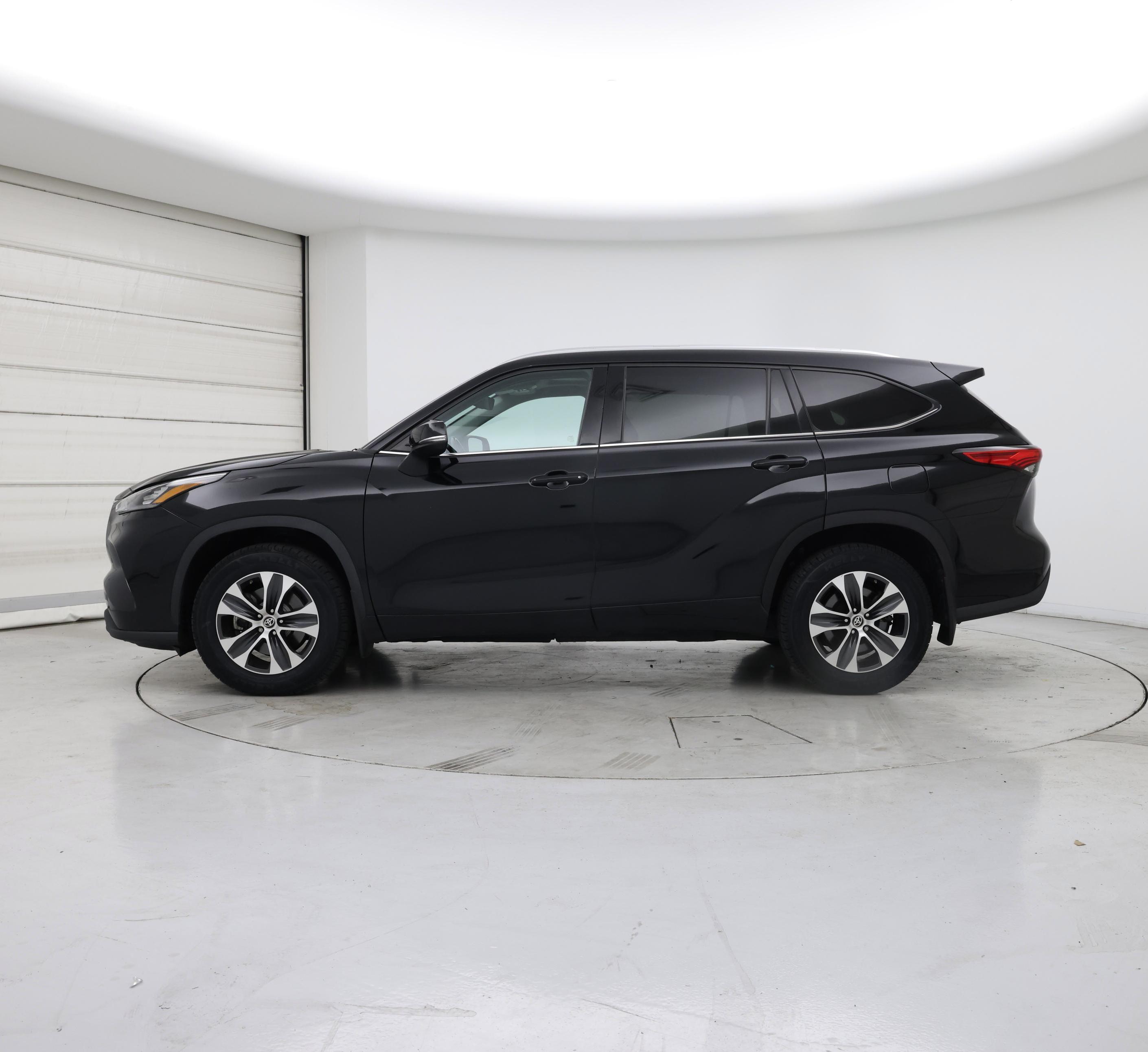 Thumbnail: 2020 Toyota Highlander - 3
