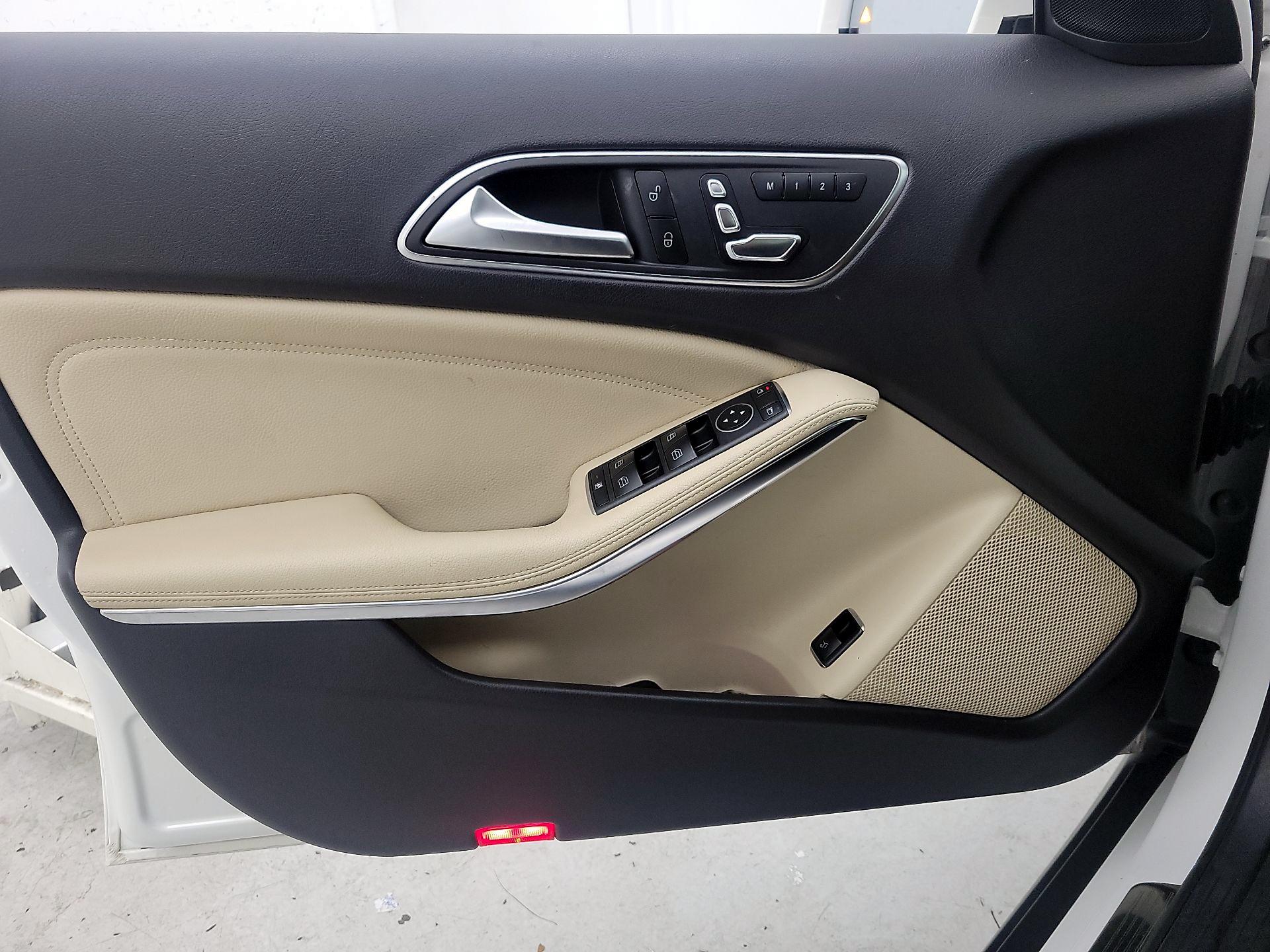 Thumbnail: 2020 Mercedes-Benz GLA - 12