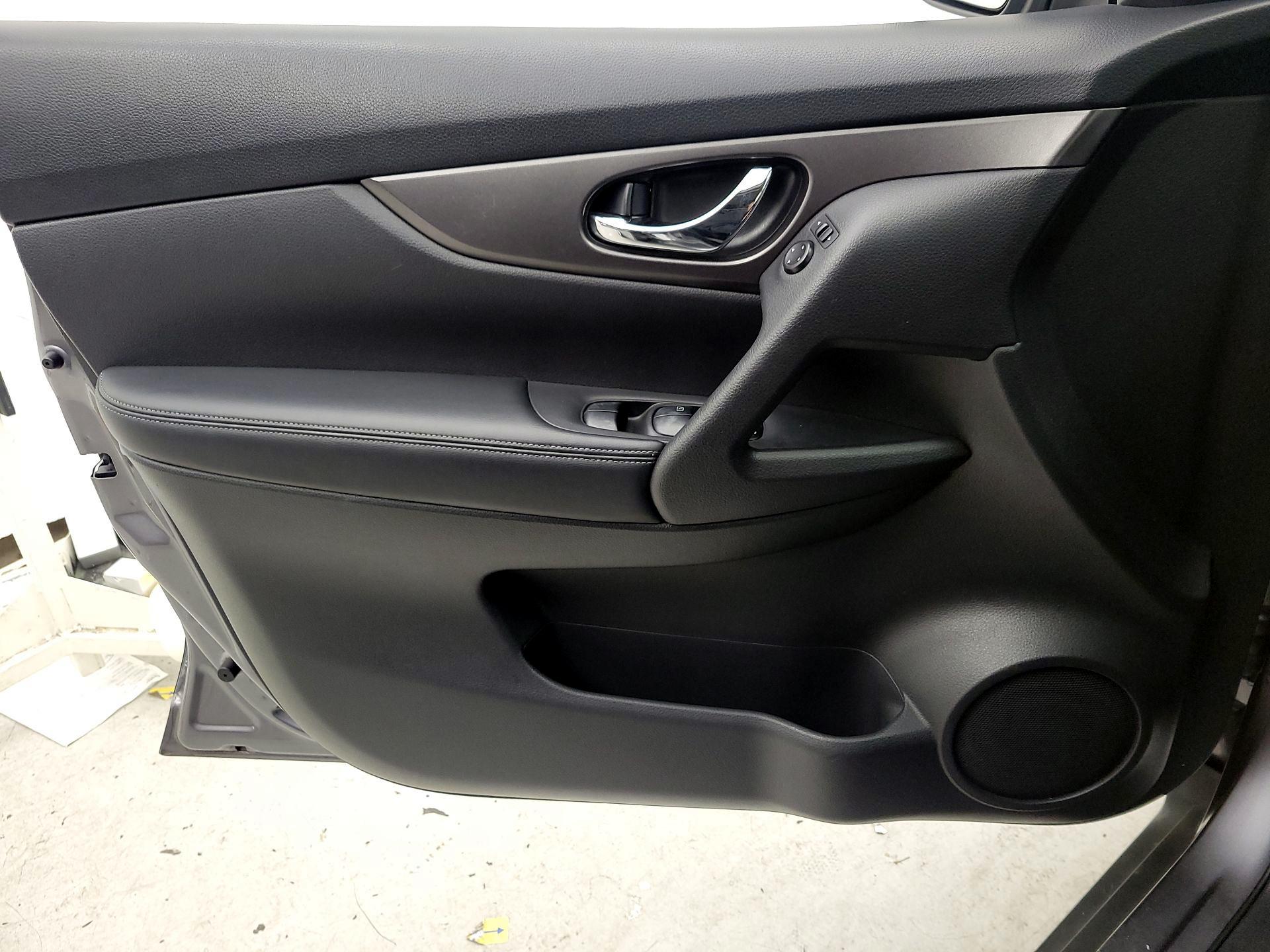 Thumbnail: 2016 Nissan Rogue - 12