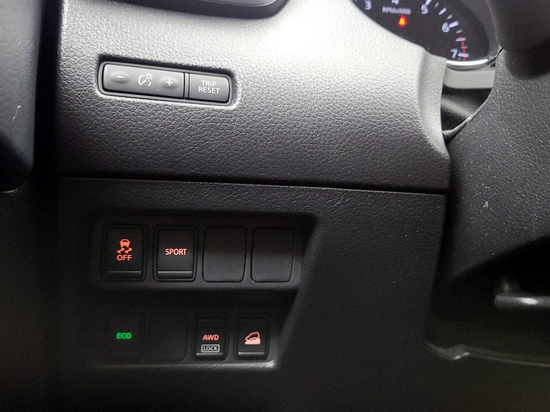 Thumbnail: 2016 Nissan Rogue - 13
