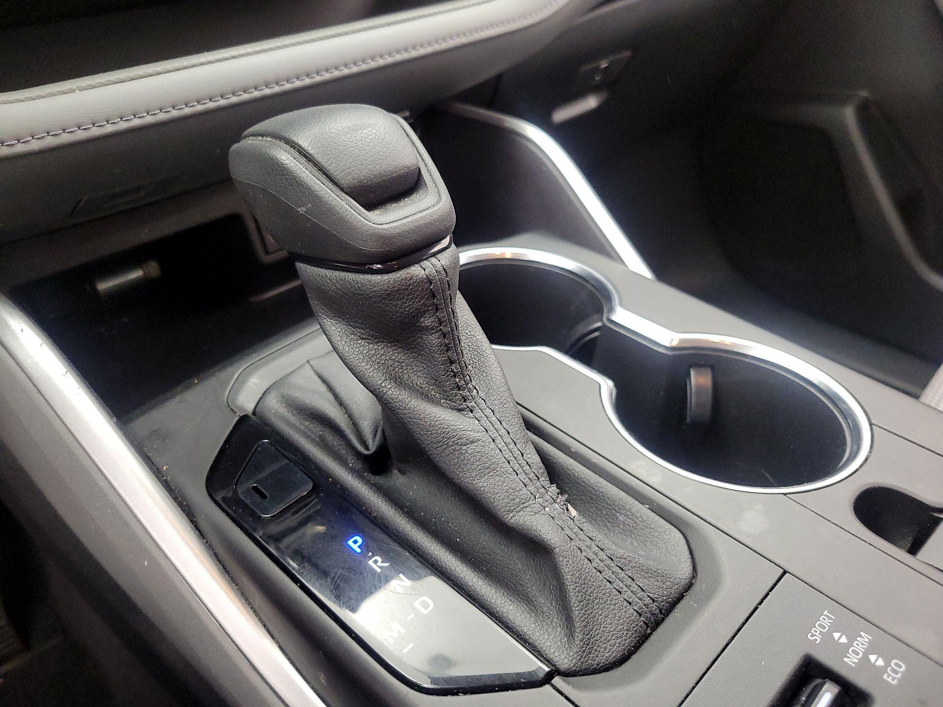 Thumbnail: 2022 Toyota Highlander - 16