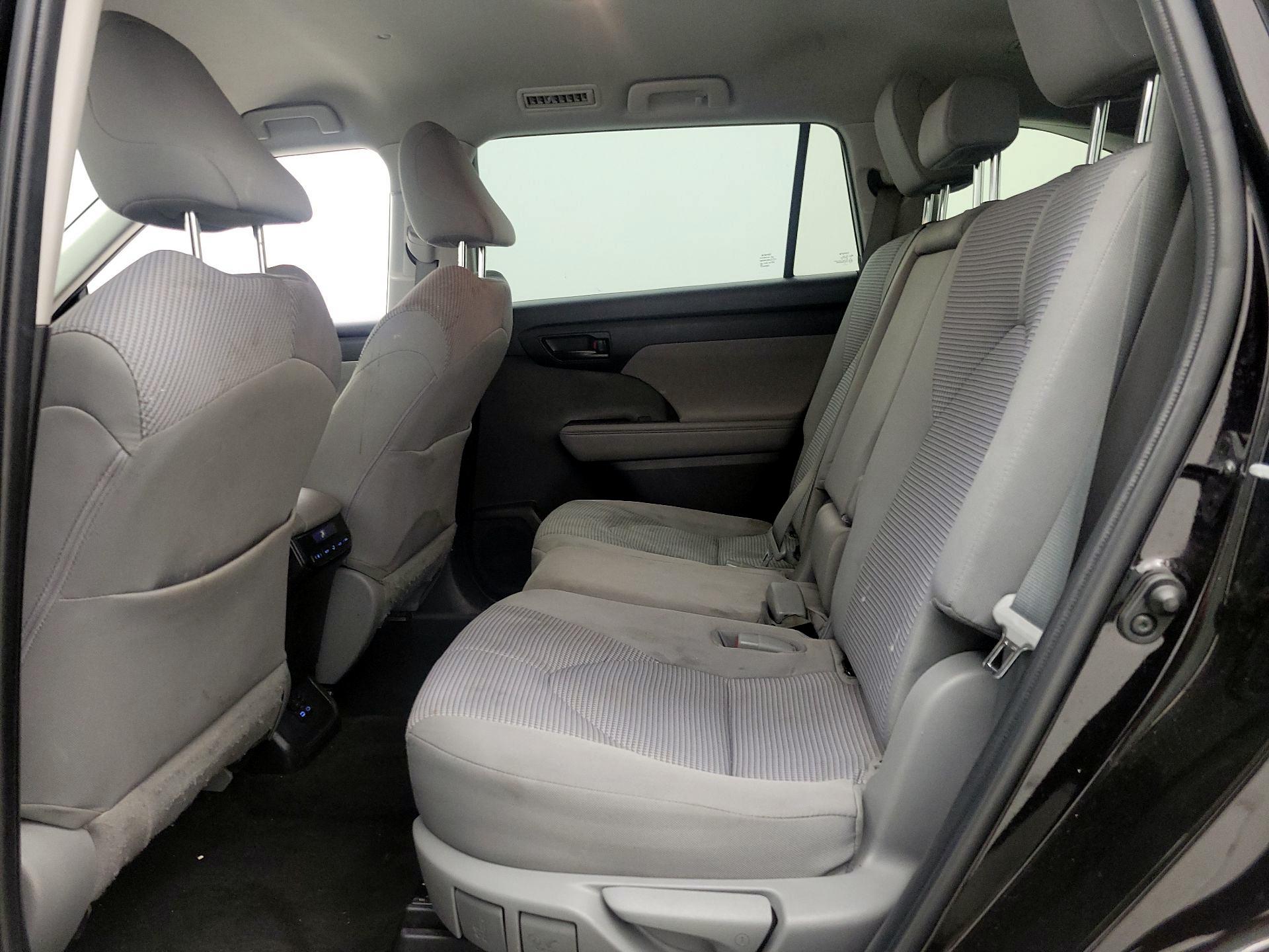 Thumbnail: 2022 Toyota Highlander - 17