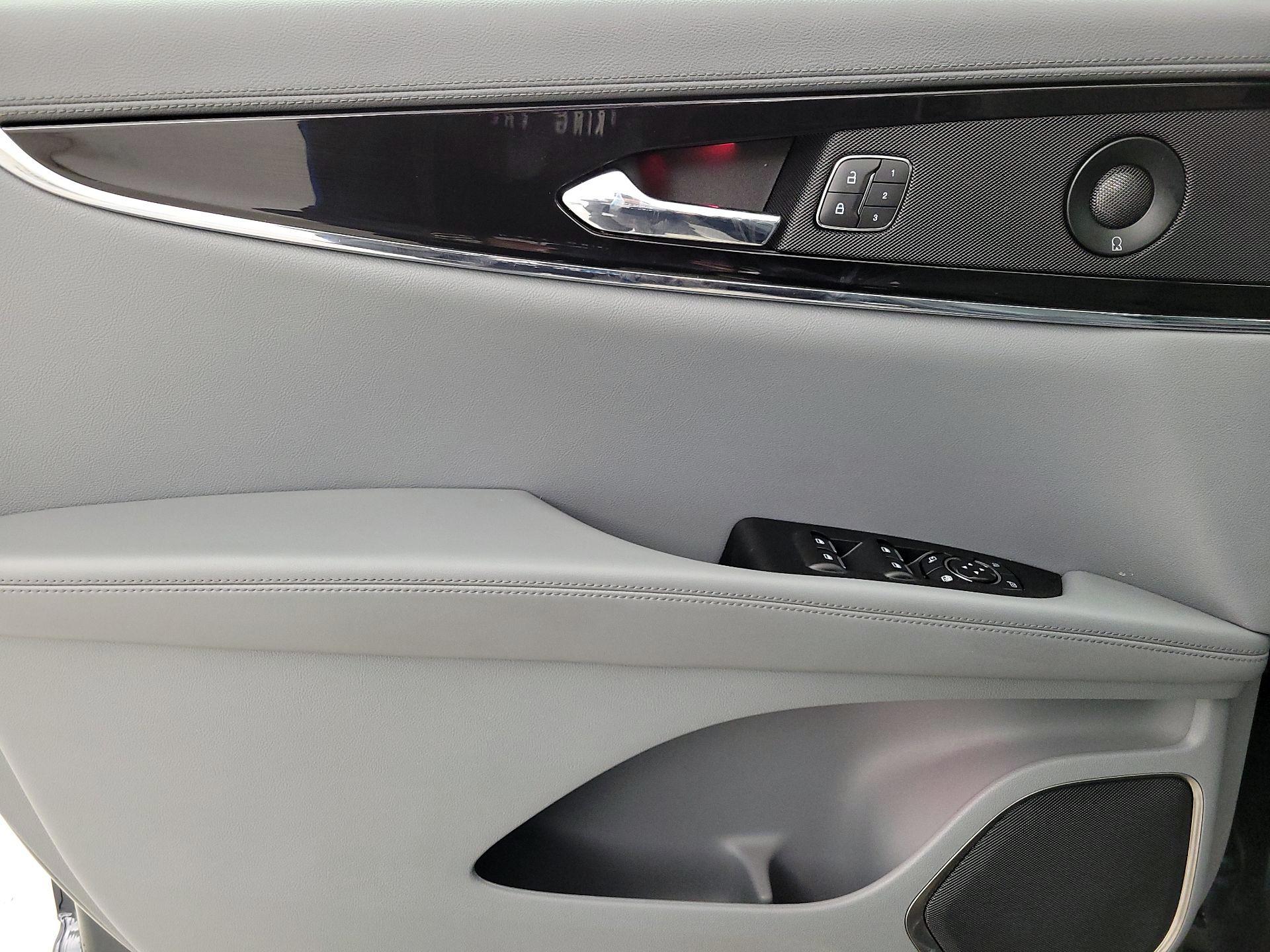 Thumbnail: 2021 Lincoln Nautilus - 12