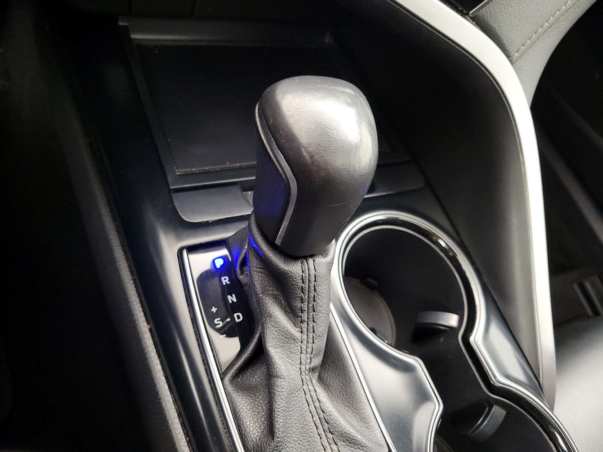 Thumbnail: 2020 Toyota Camry - 17