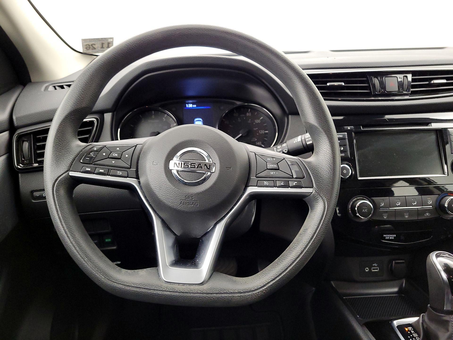 Thumbnail: 2021 Nissan Rogue Sport - 10