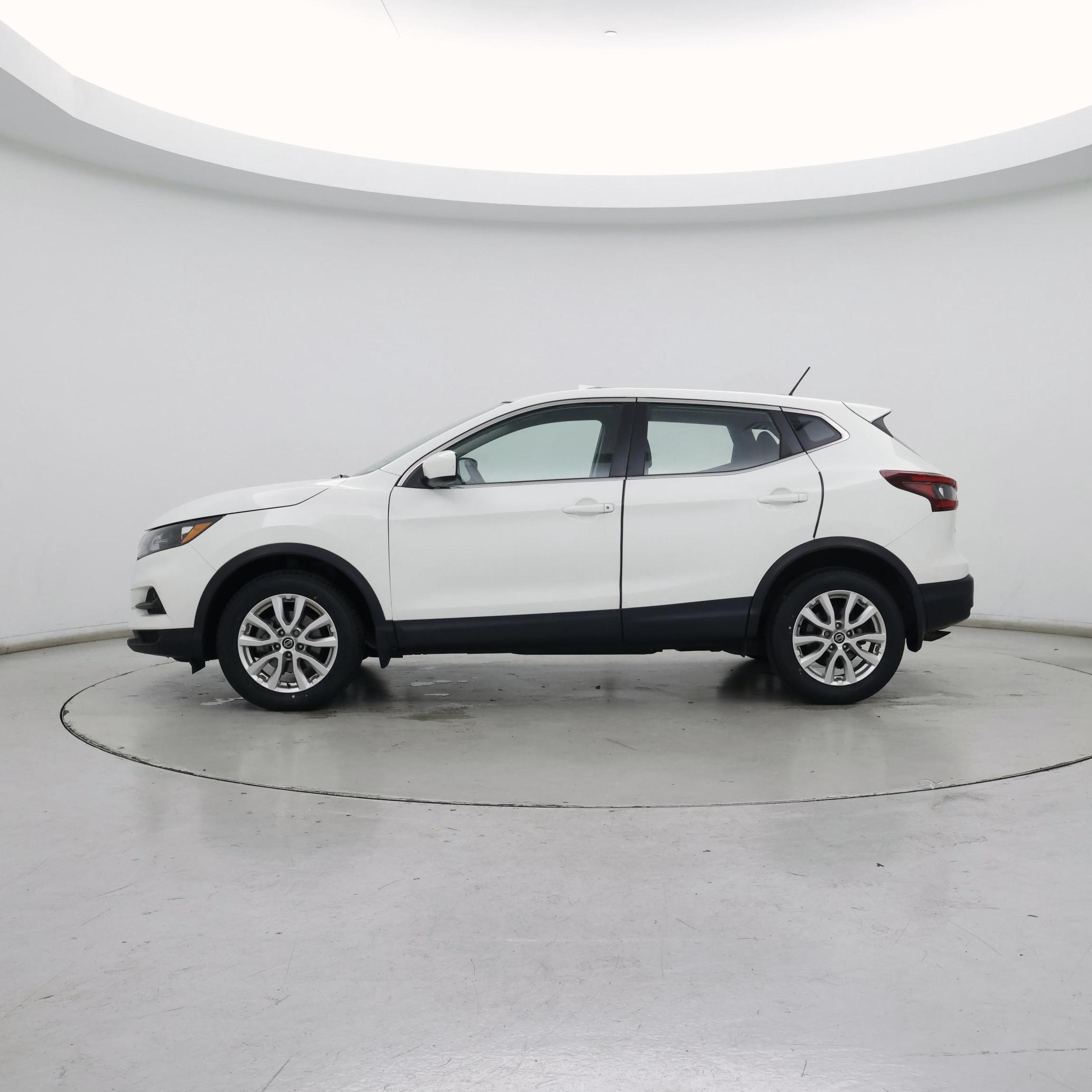 Thumbnail: 2021 Nissan Rogue Sport - 3