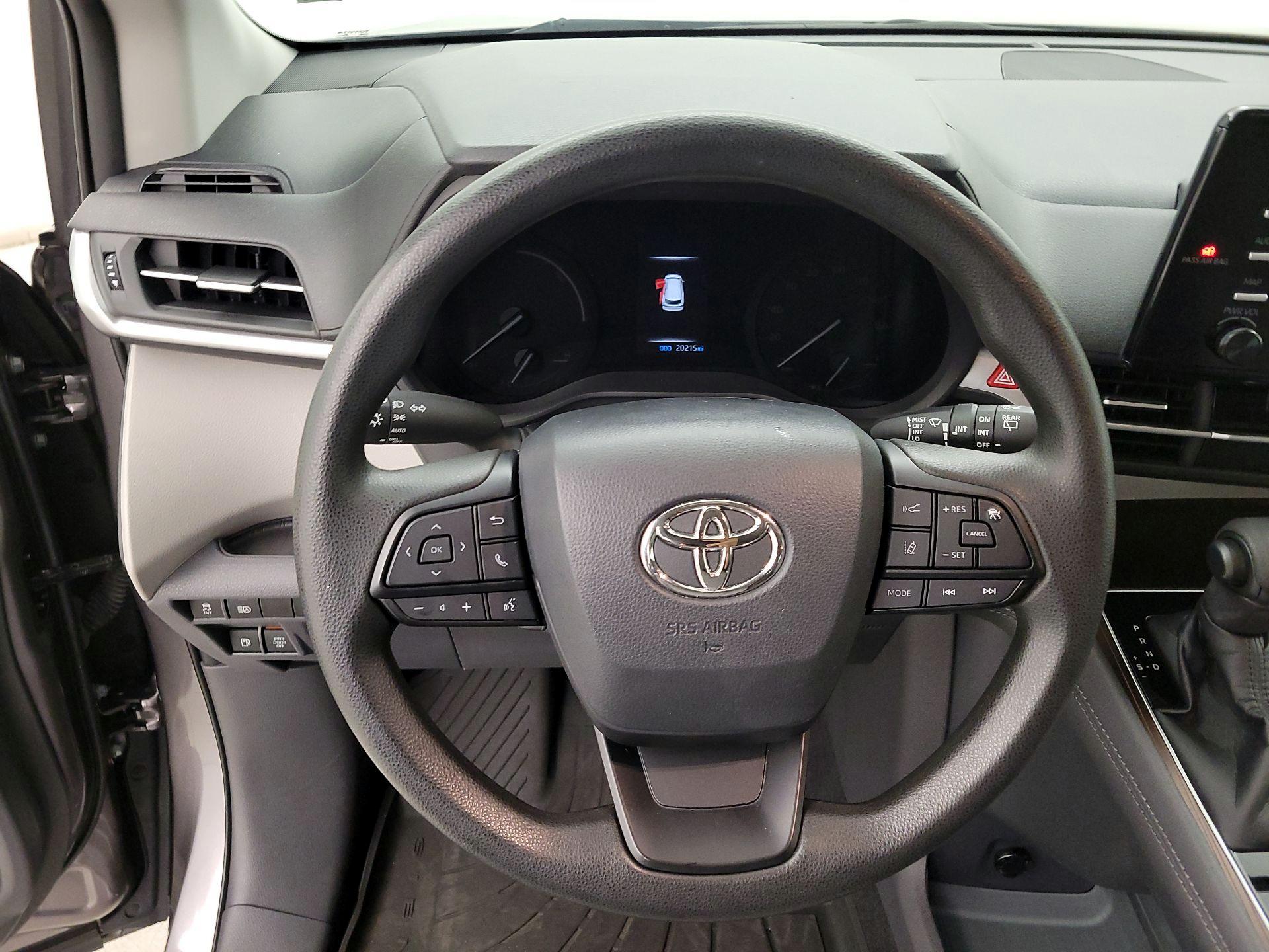 Thumbnail: 2022 Toyota Sienna - 10