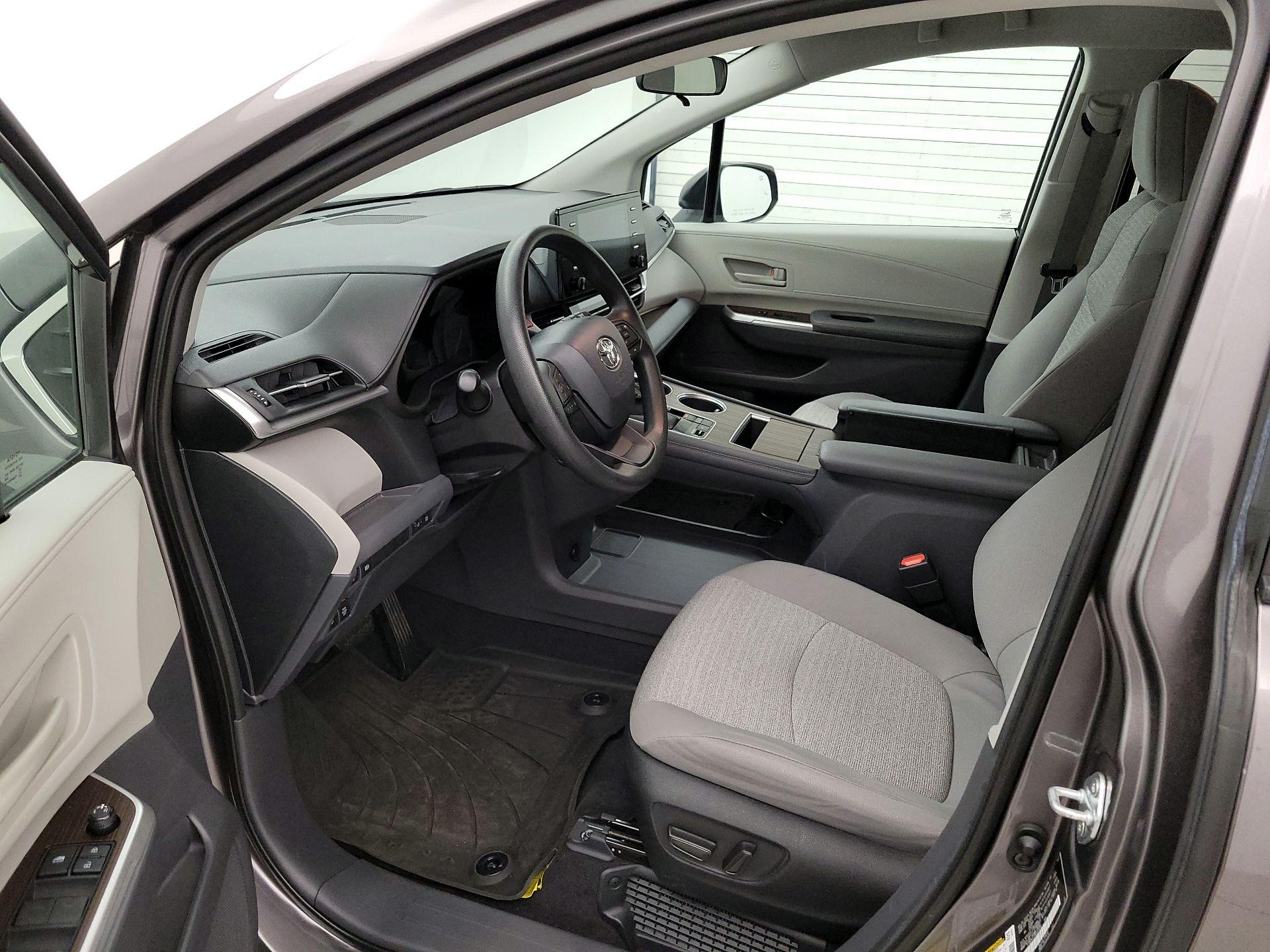 Thumbnail: 2022 Toyota Sienna - 11