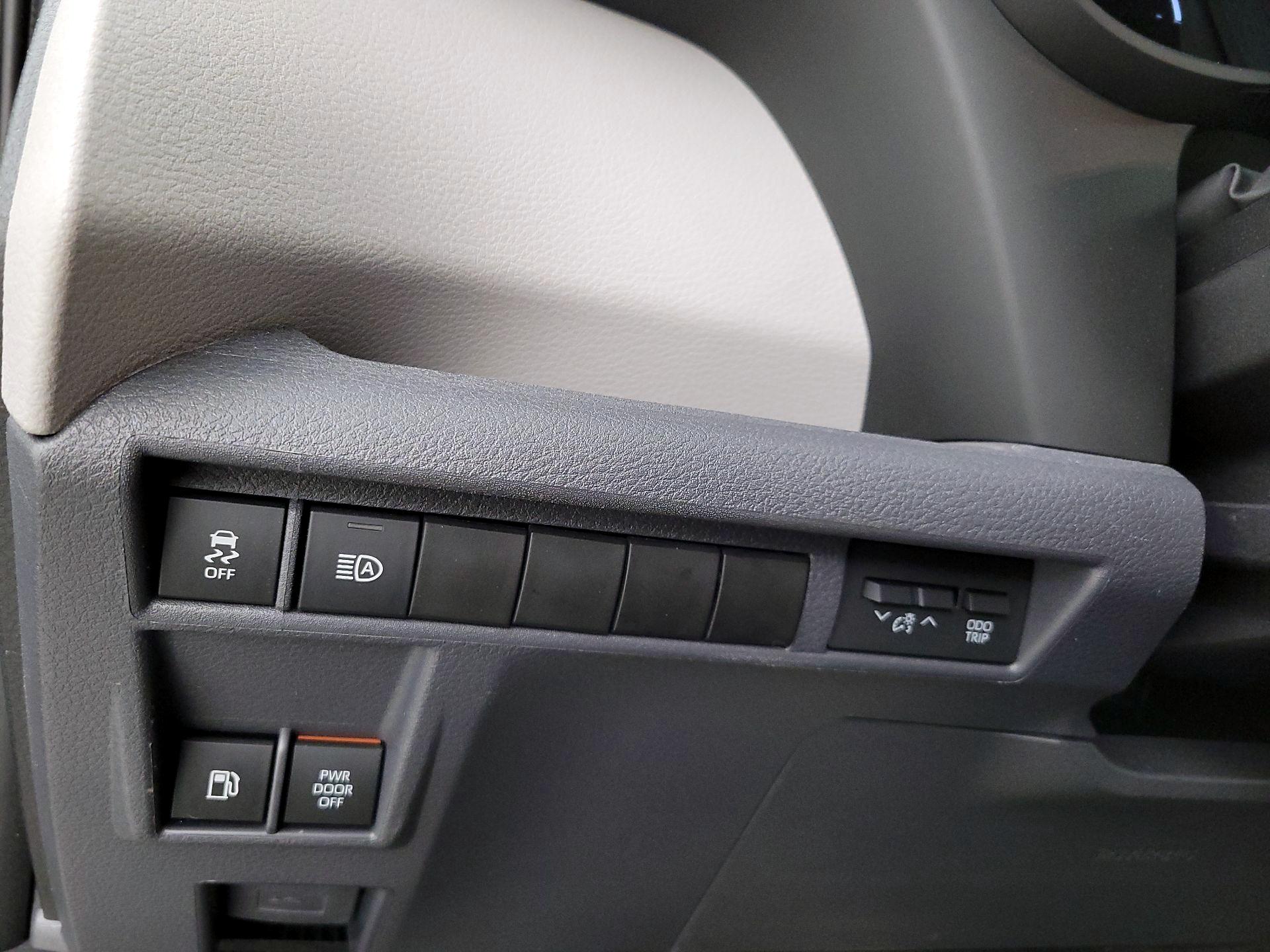Thumbnail: 2022 Toyota Sienna - 13