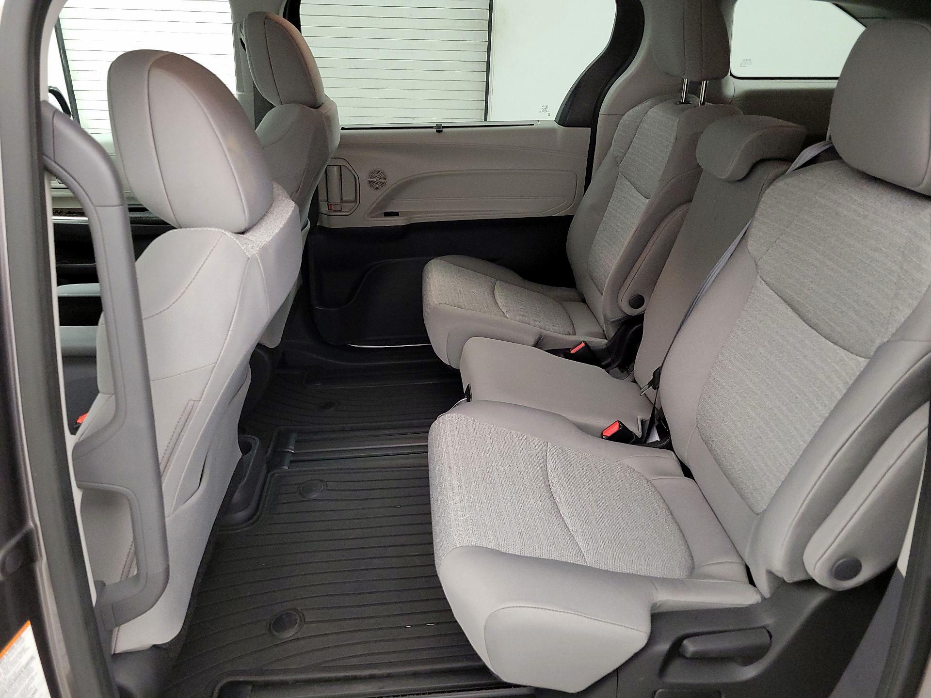 Thumbnail: 2022 Toyota Sienna - 19