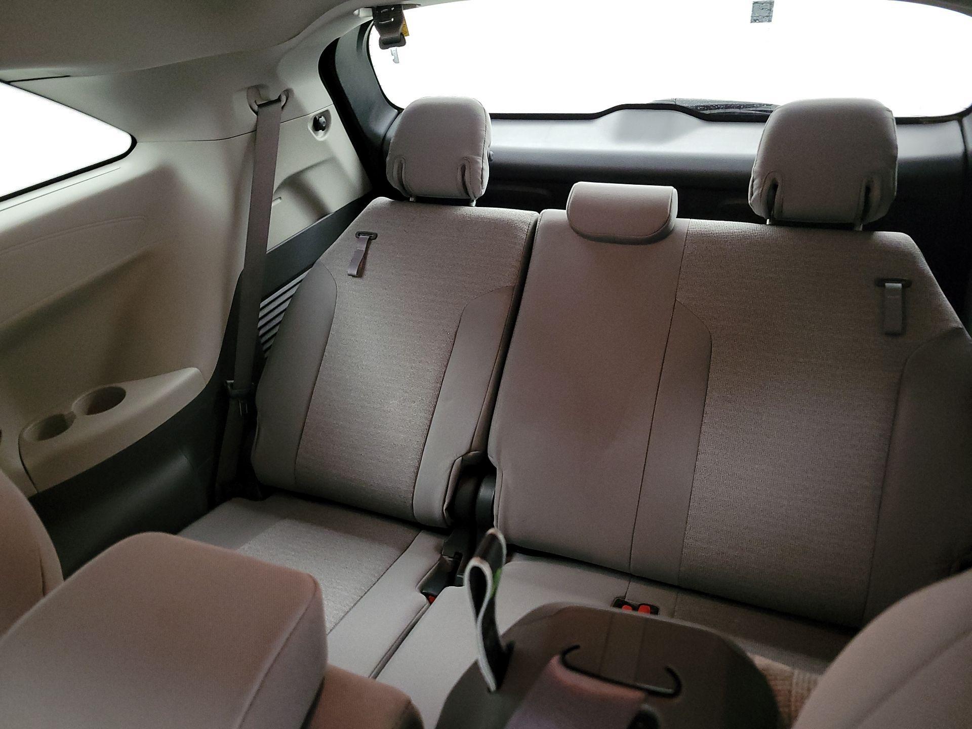 Thumbnail: 2022 Toyota Sienna - 20