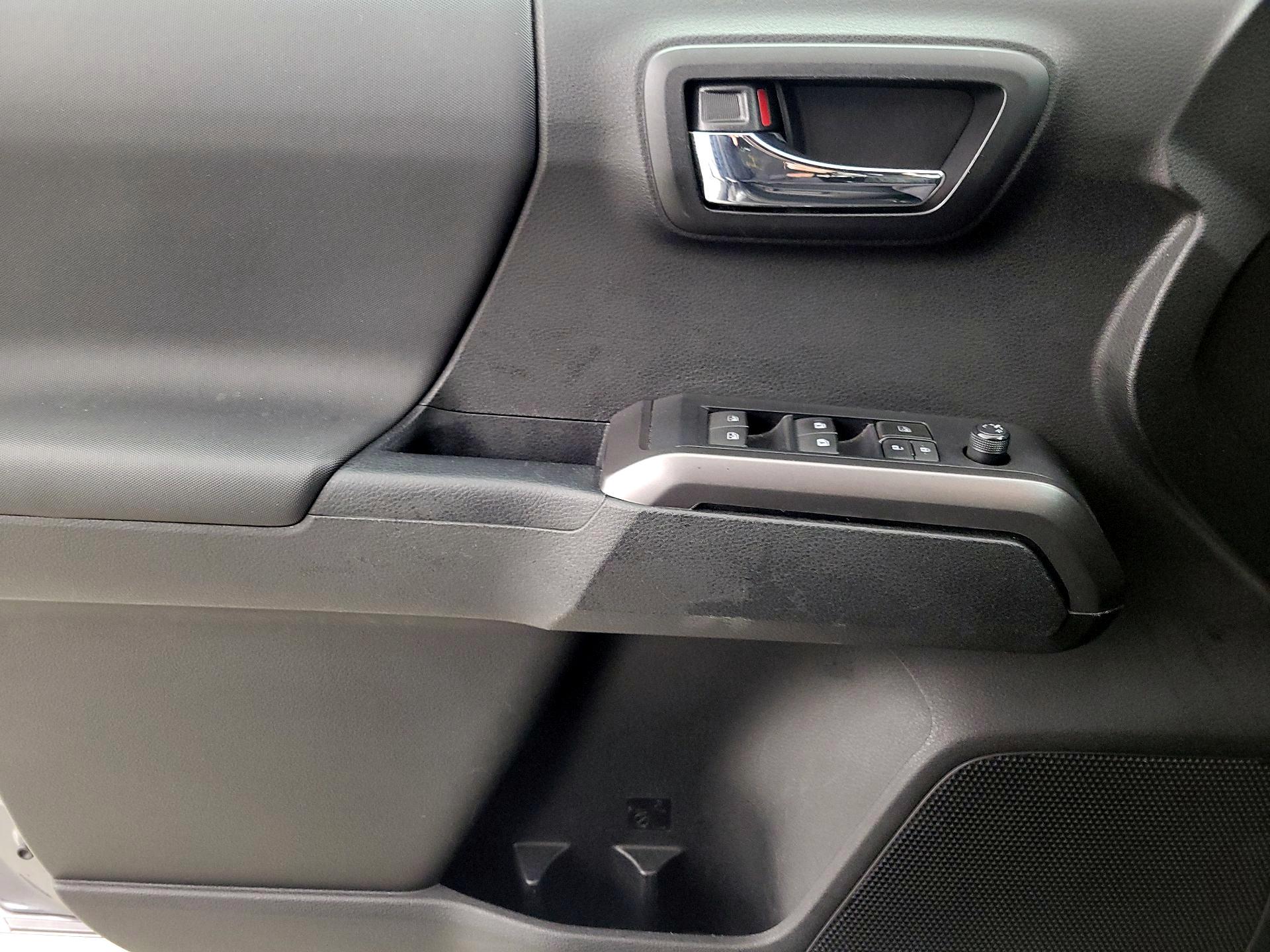 Thumbnail: 2021 Toyota Tacoma - 12