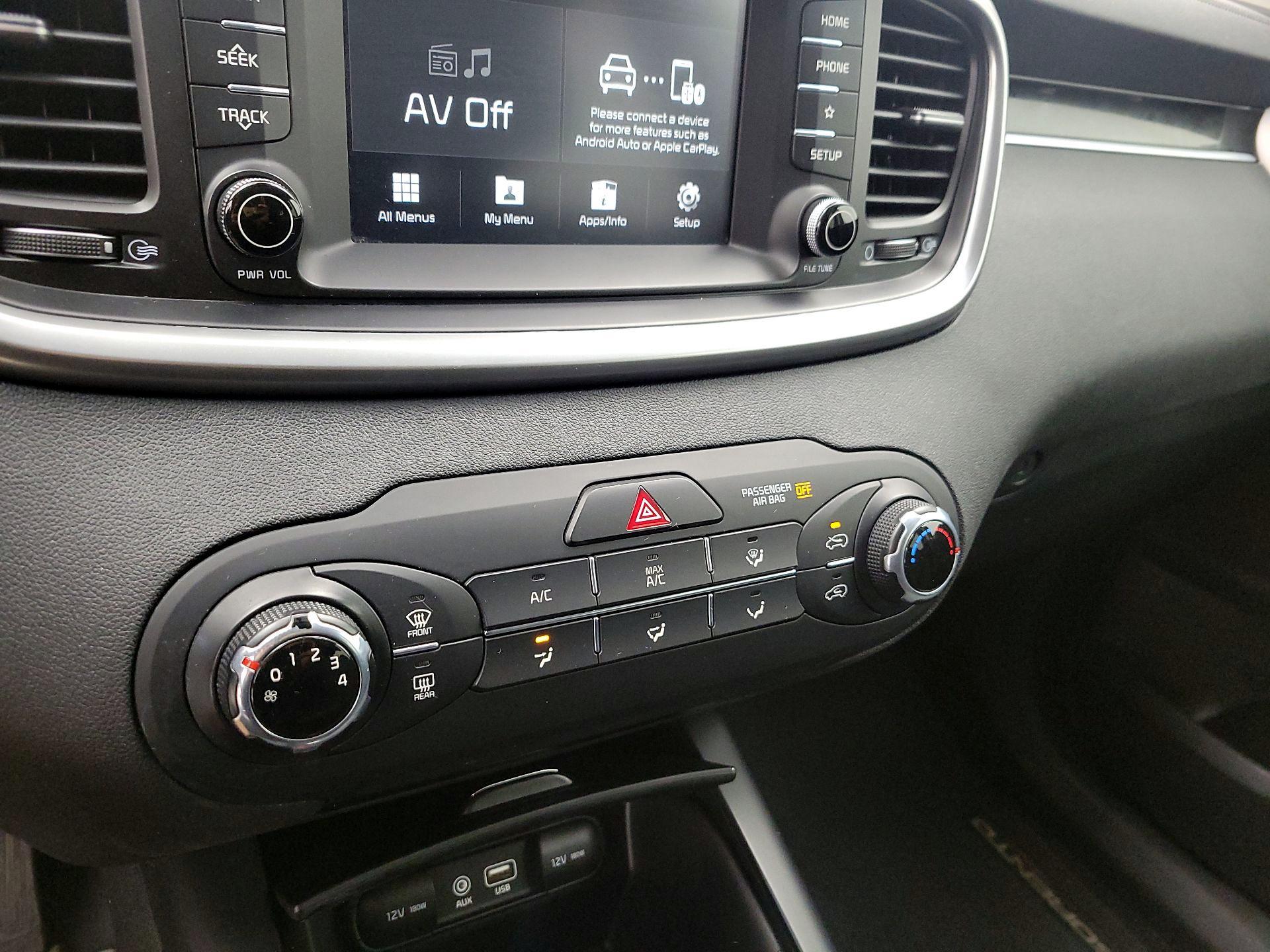 Thumbnail: 2019 Kia Sorento - 16