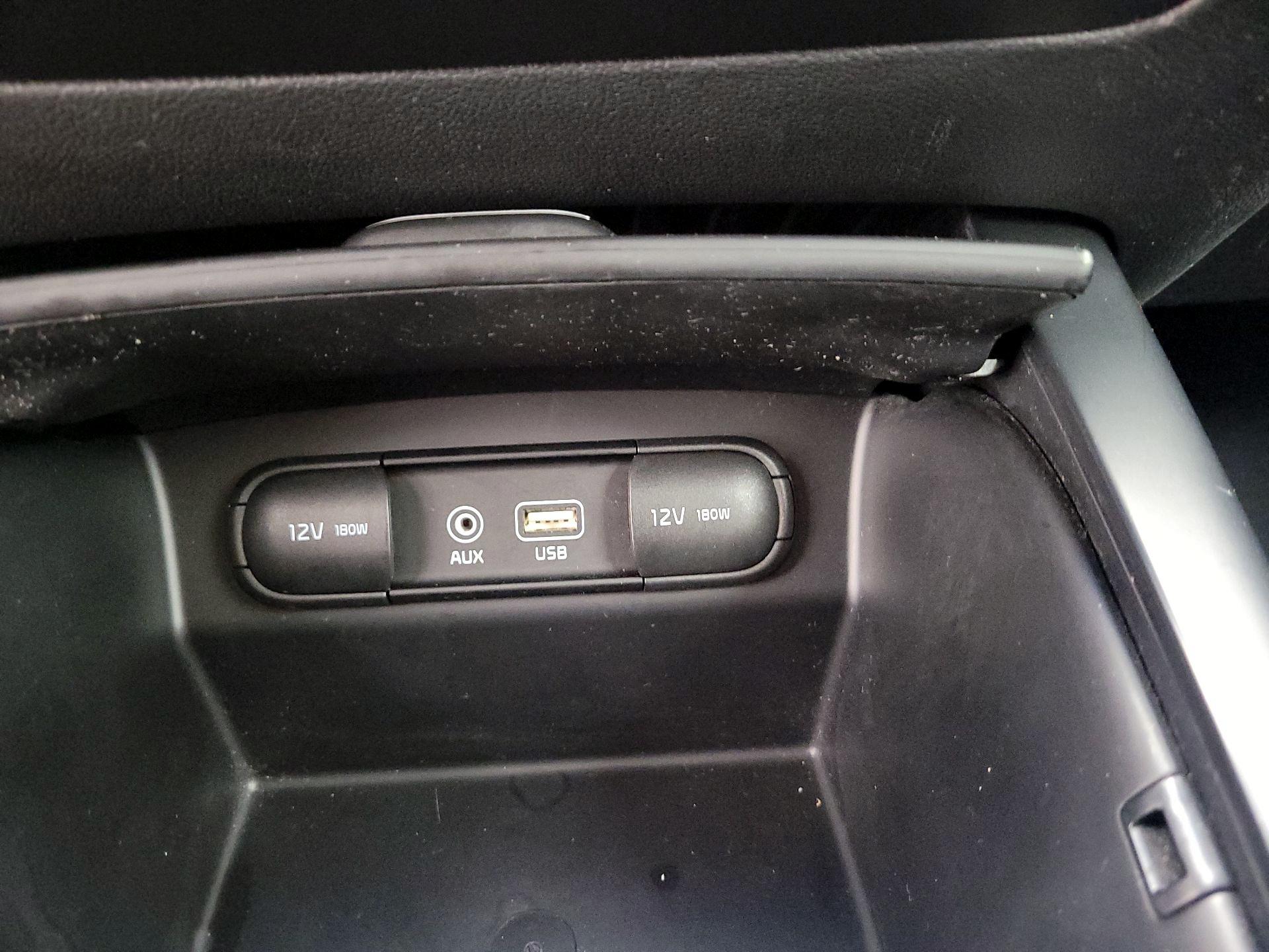 Thumbnail: 2019 Kia Sorento - 18