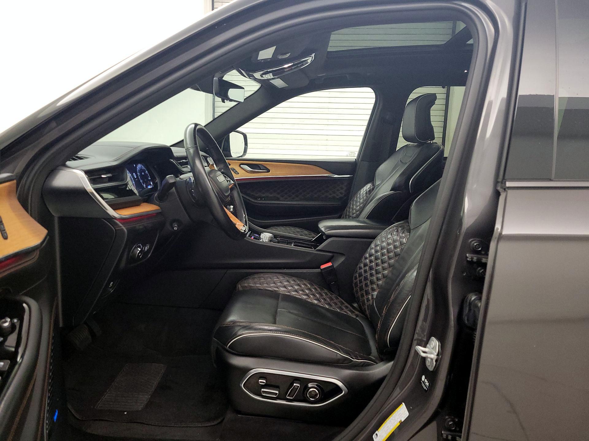 Thumbnail: 2022 Jeep Grand Cherokee L - 11