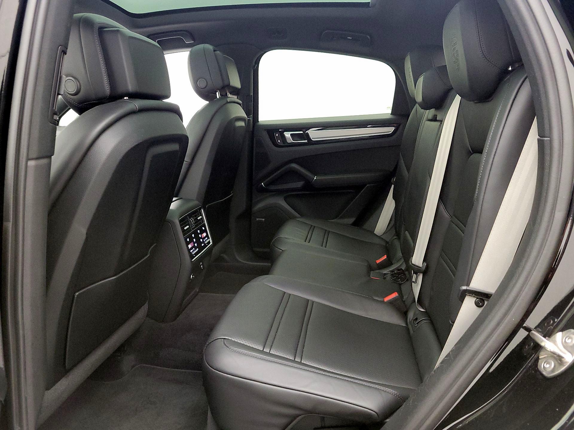 Thumbnail: 2023 Porsche Cayenne - 19