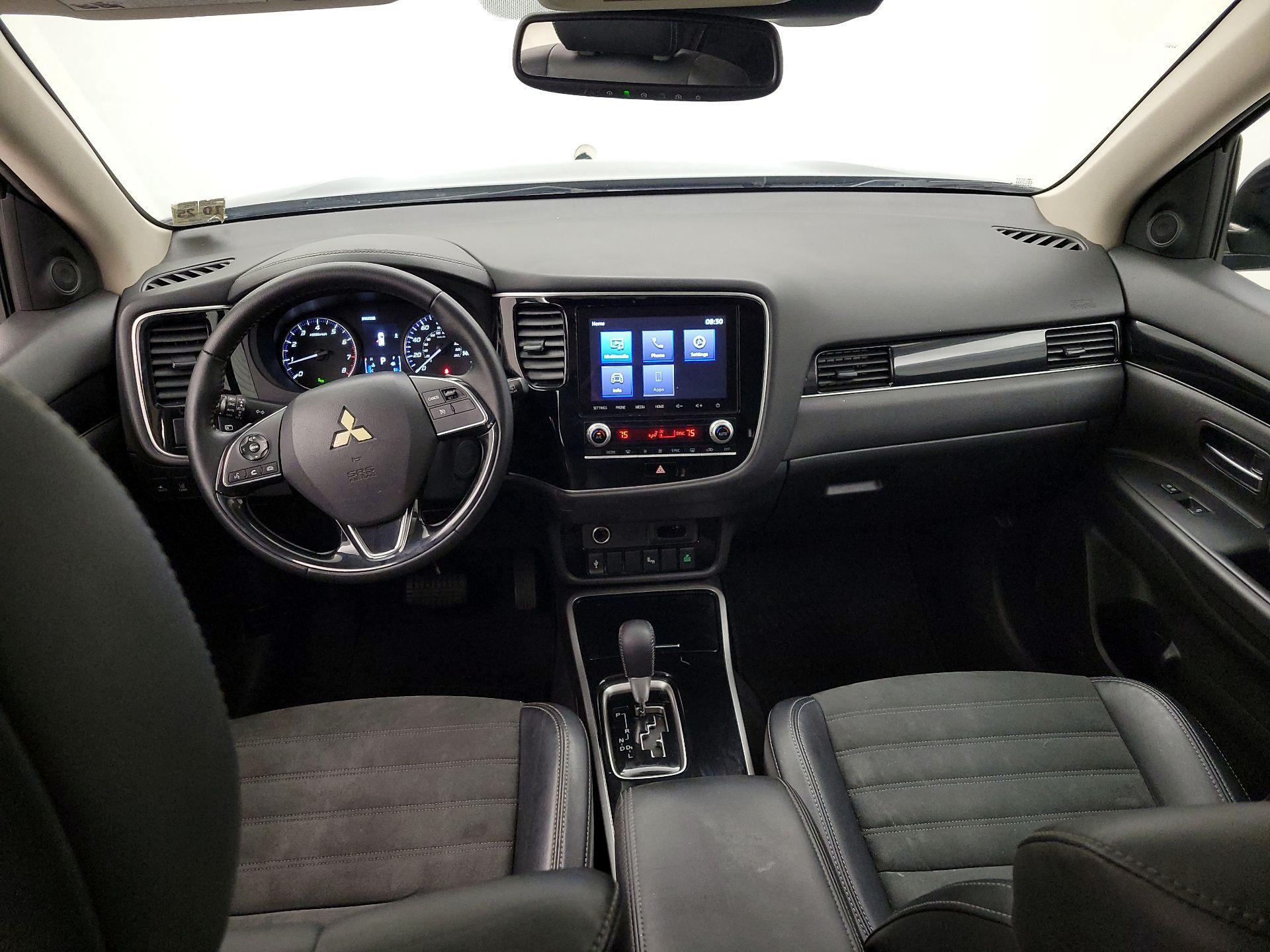 Thumbnail: 2020 Mitsubishi Outlander - 9