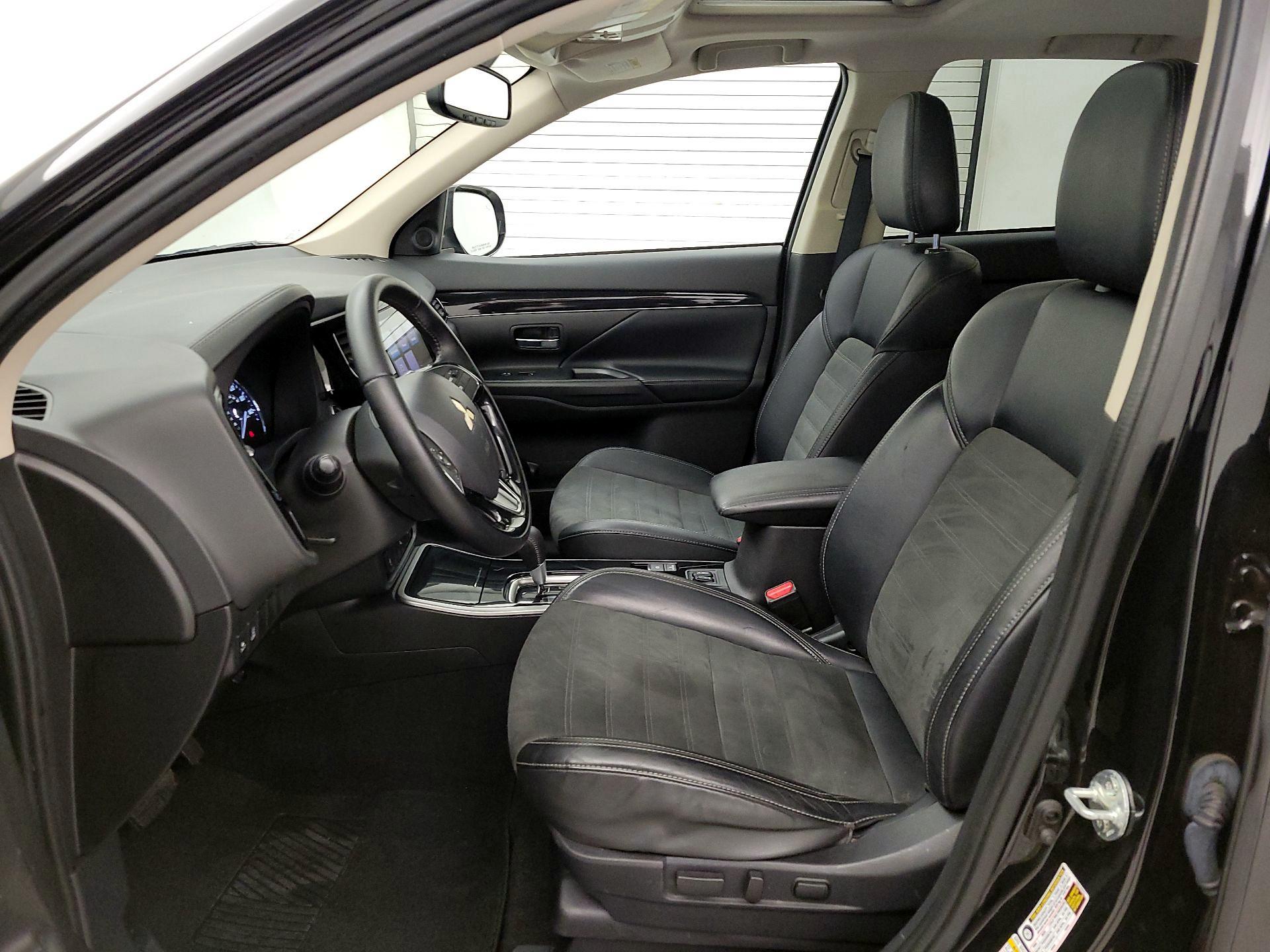 Thumbnail: 2020 Mitsubishi Outlander - 11