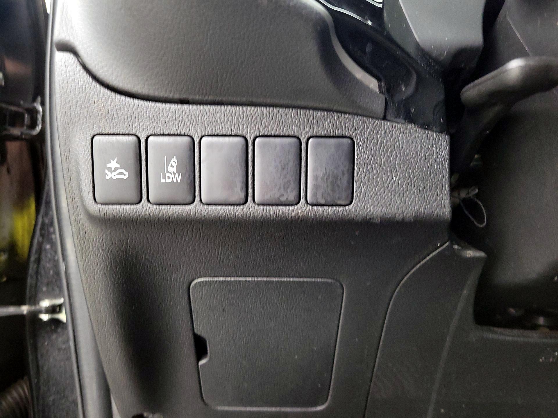 Thumbnail: 2020 Mitsubishi Outlander - 13