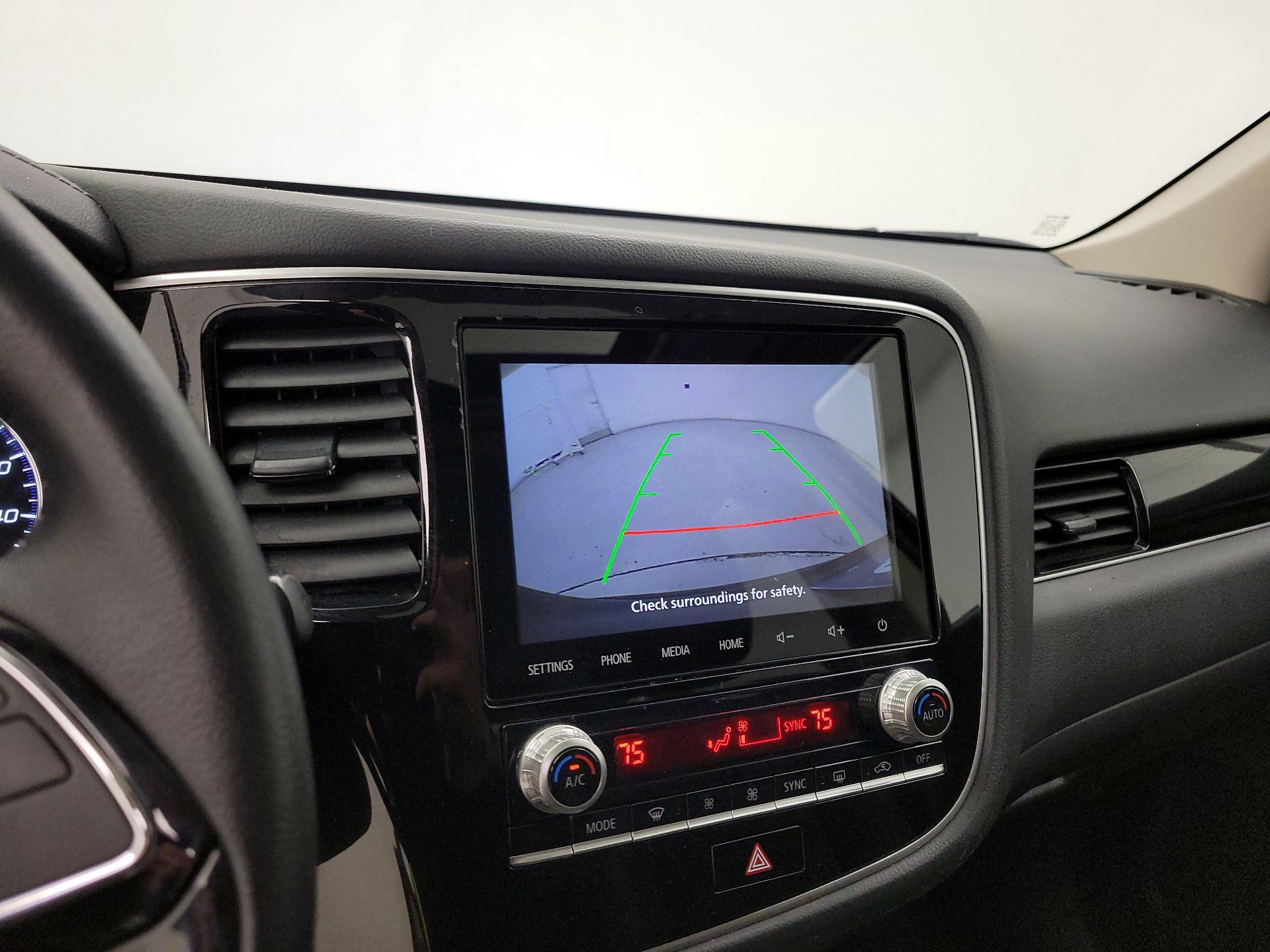 Thumbnail: 2020 Mitsubishi Outlander - 14