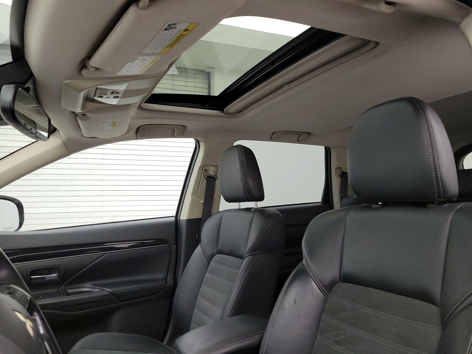 Thumbnail: 2020 Mitsubishi Outlander - 19